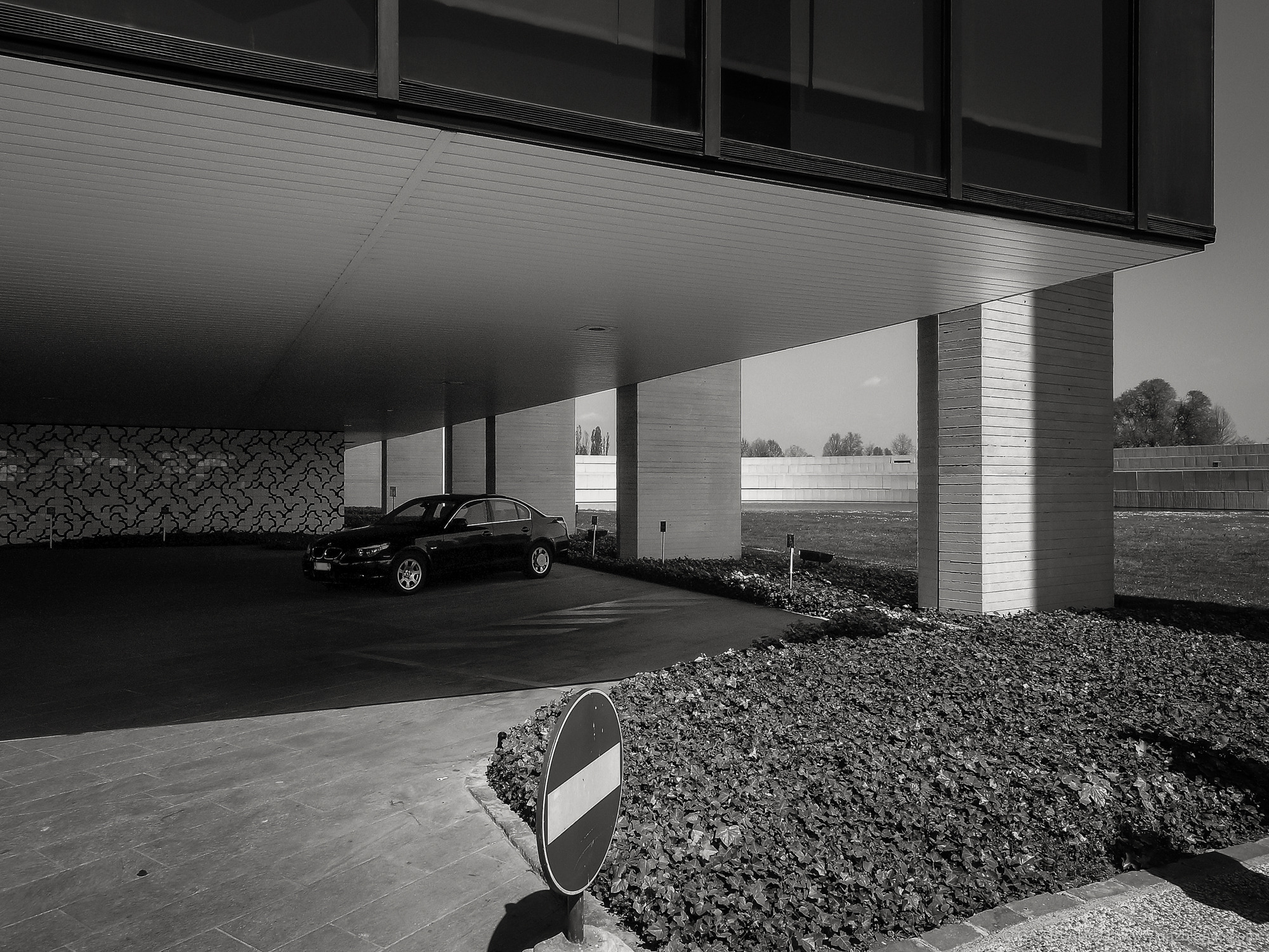 奥斯卡·尼迈耶的意大利 Mondadori 大厦 | 现代建筑的华美乐章-9