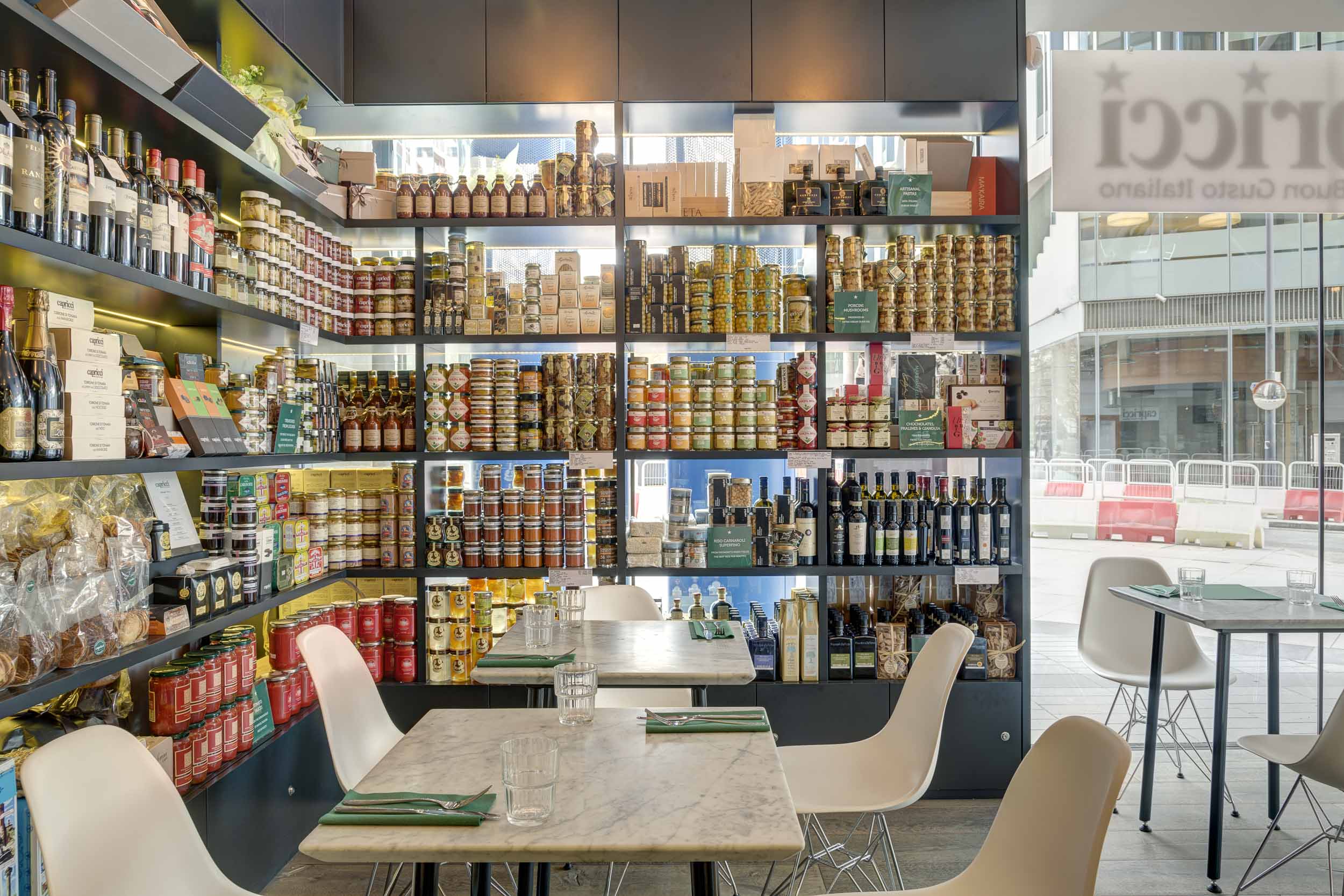 灰色协奏曲 | Capricci 餐厅的精致室内设计-11