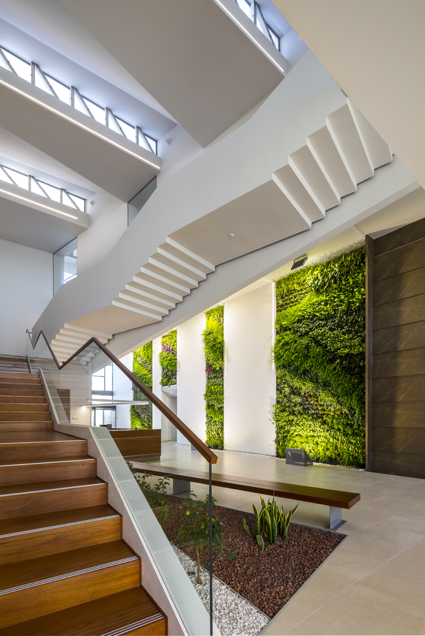 生态环保的"Sanlucar Fruit"办公室设计-7