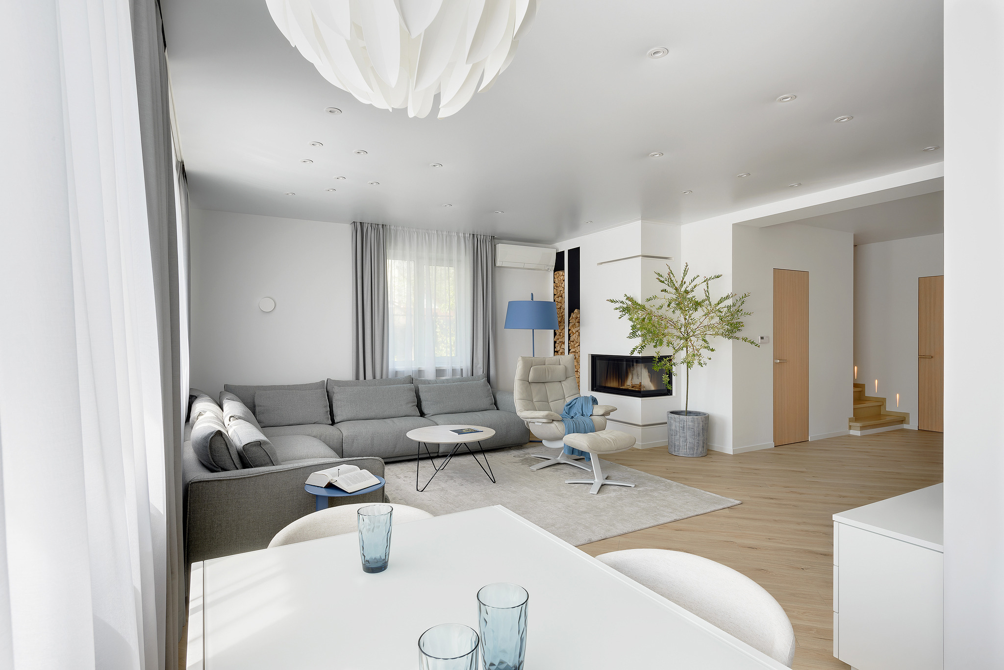 2016 年乌克兰郊区白色夏日别墅-12