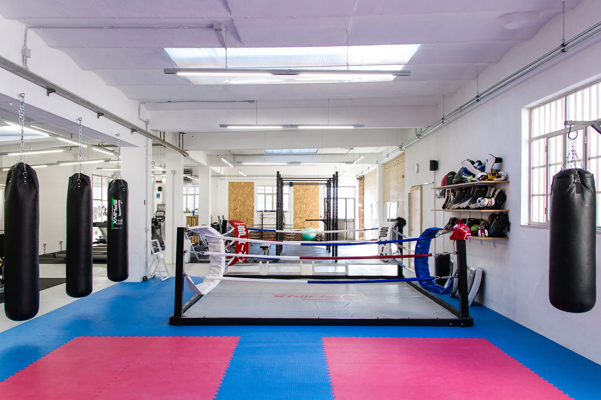 灵活多变的工业风健身空间-5