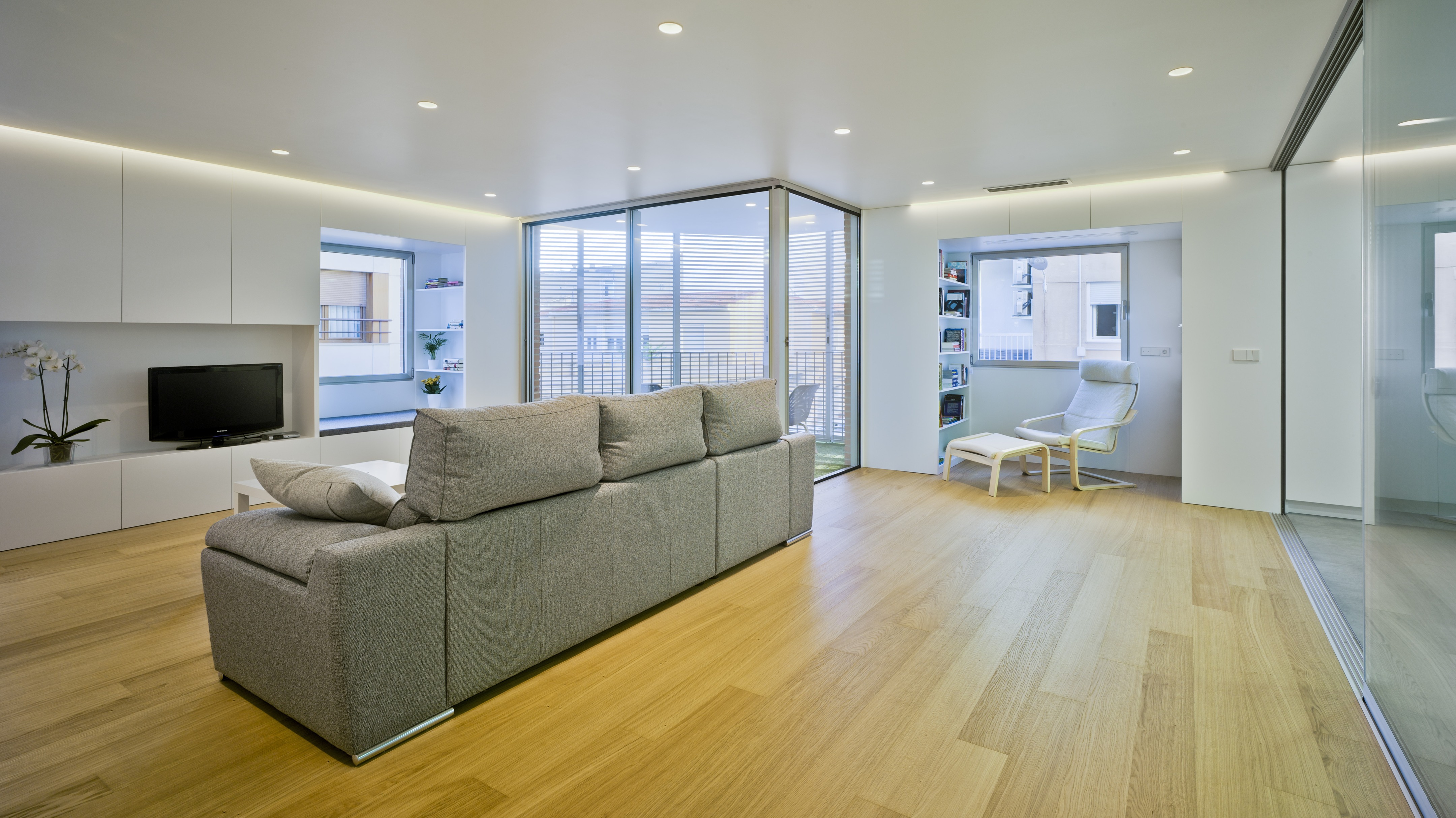 空间优化与功能融合的西班牙住宅改造-22