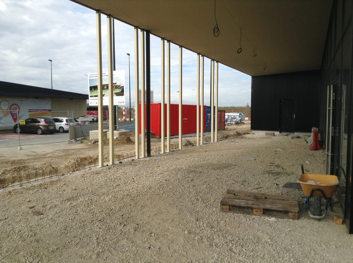 2017 年完成的 Autog Grill 餐厅设计-11