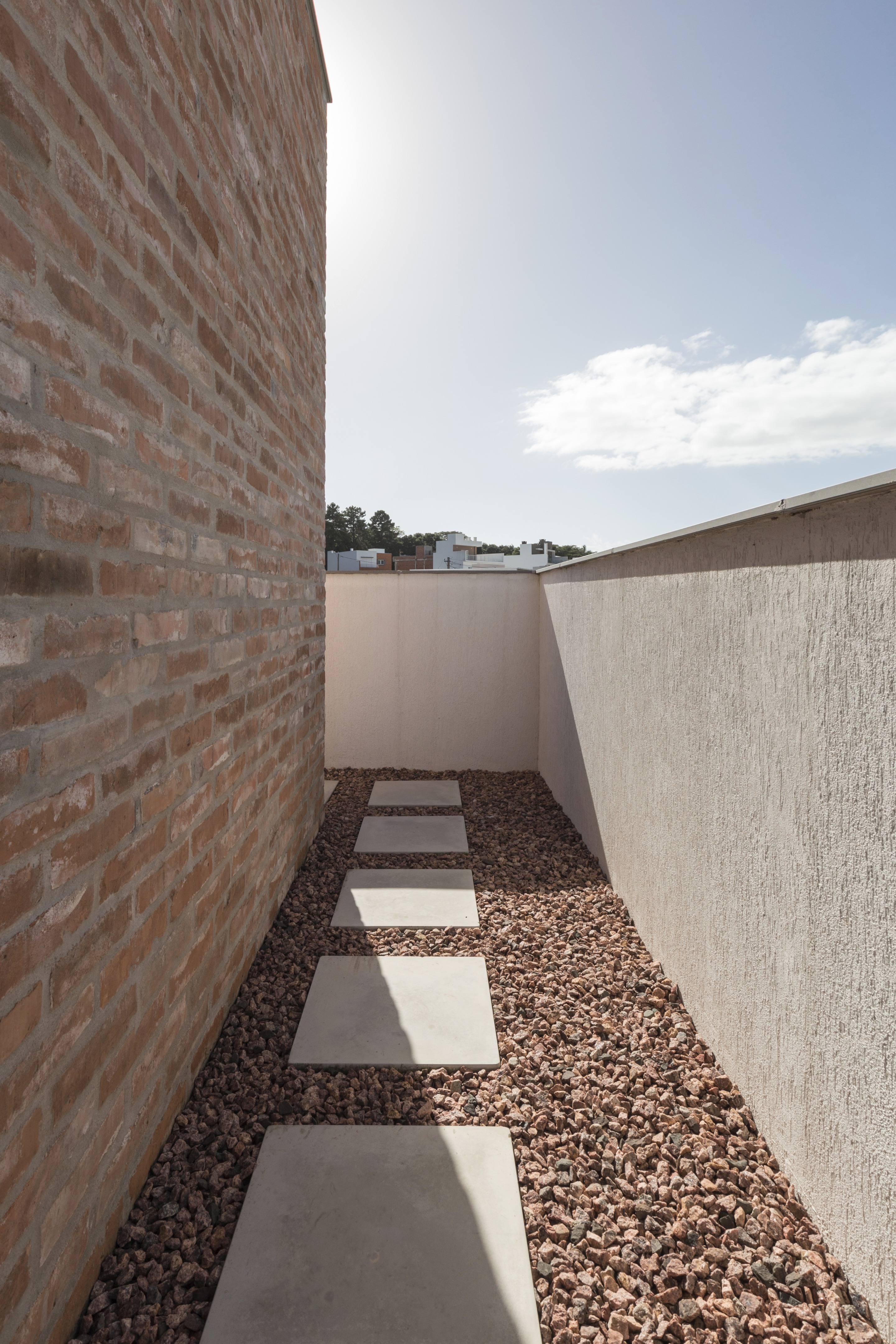 巴西现代简约别墅，自然与永恒的融合-4