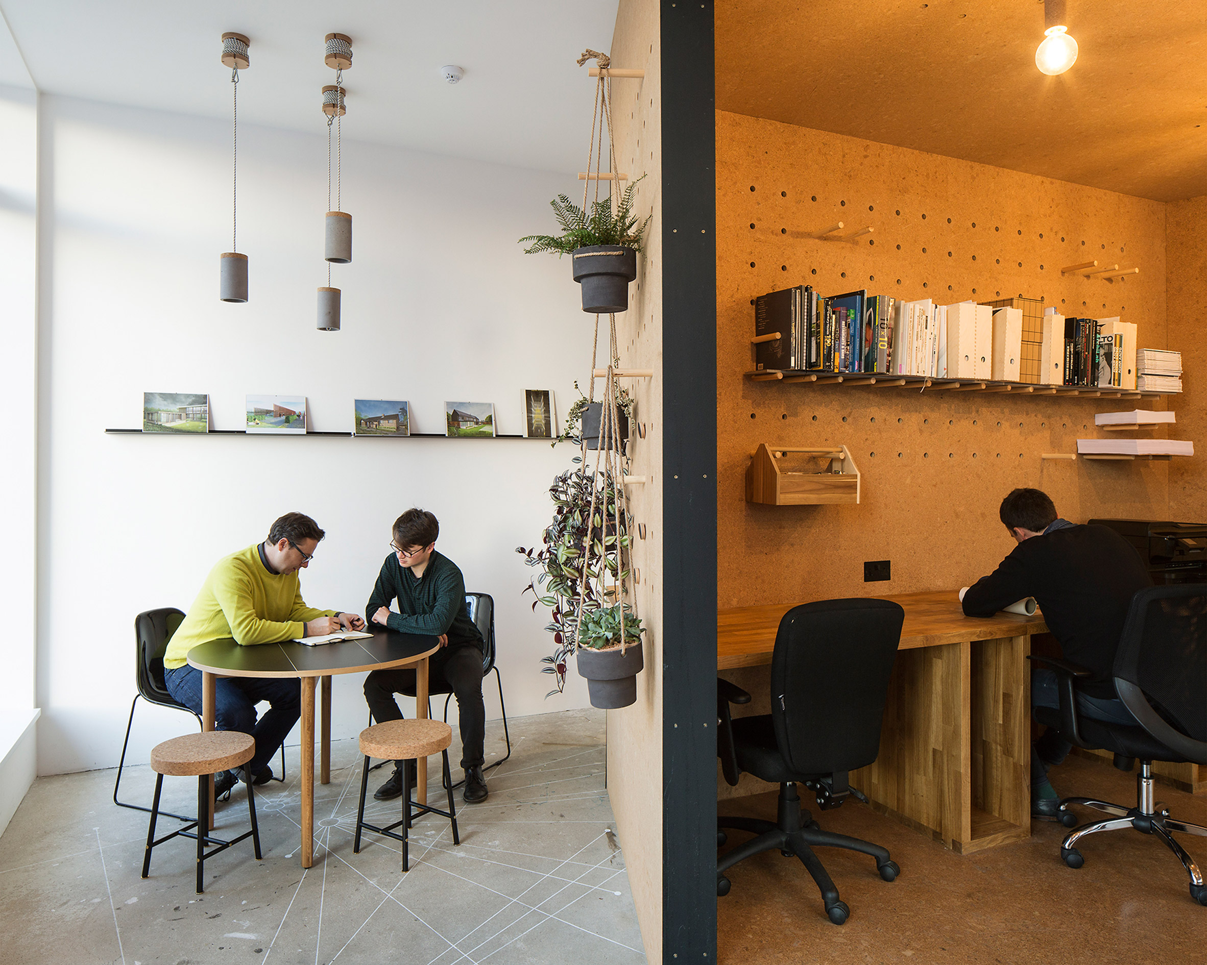 伦敦建筑工作室打造软木吊舱空间 灵活多变创意无限-13