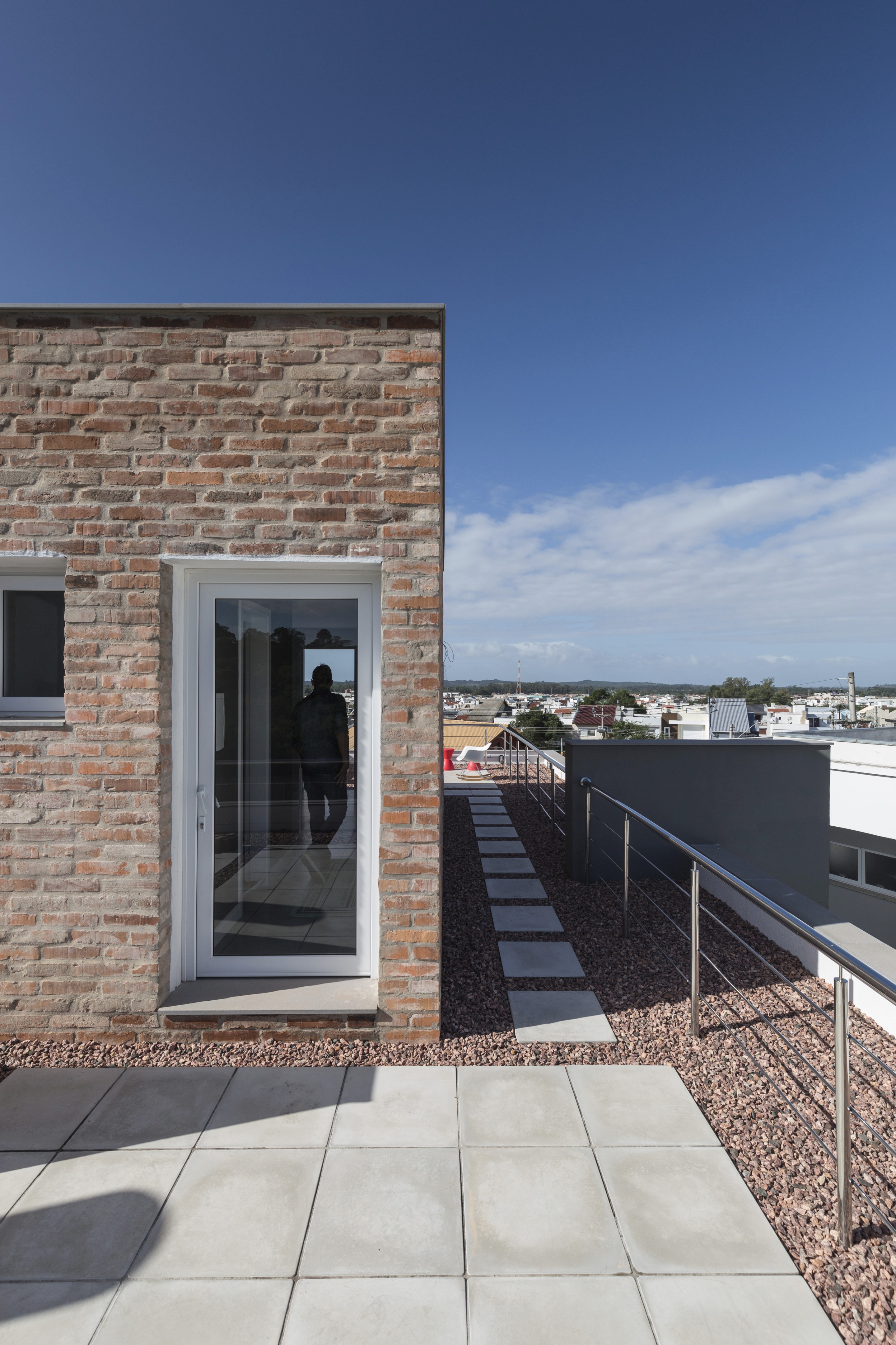 巴西现代简约别墅，自然与永恒的融合-6