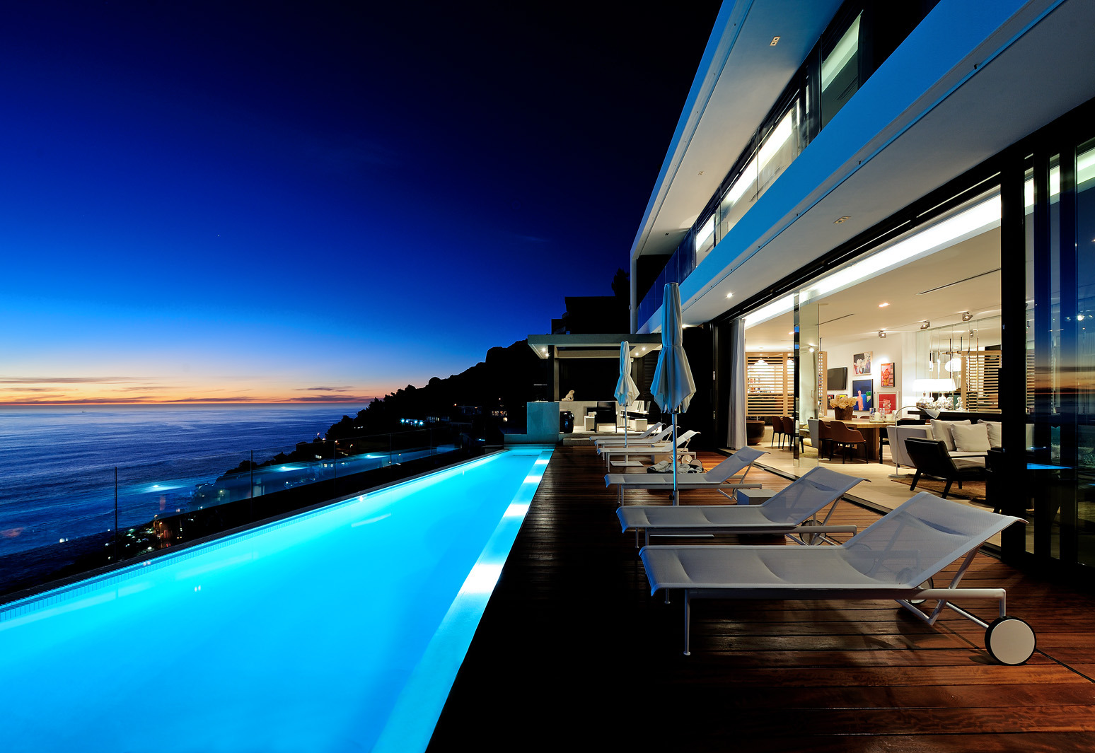 南非开普敦“Nettleton Ridge”海滨别墅 | 壮丽海景与生活空间的完美融合-0