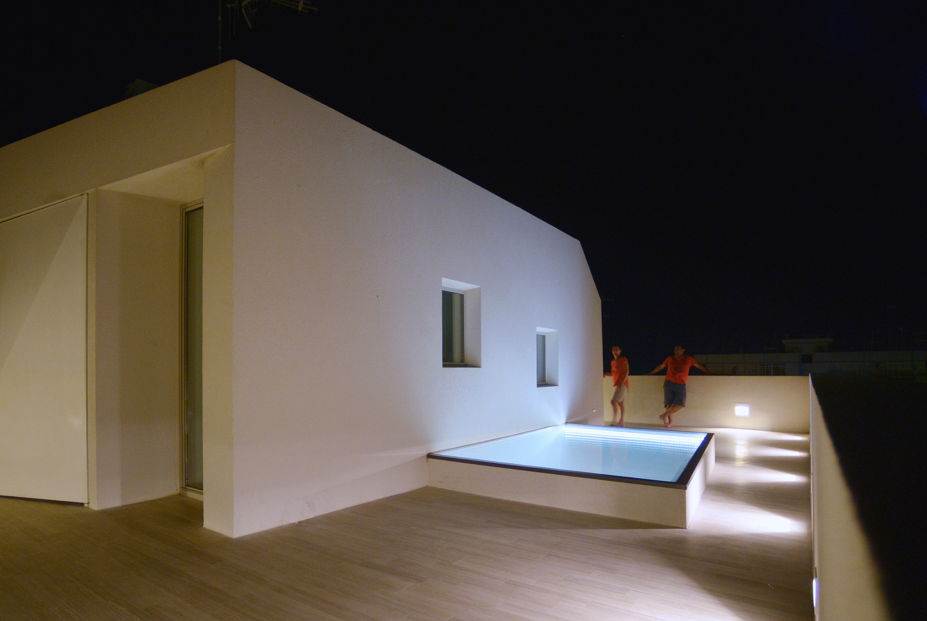 岩石中的三层住宅-26