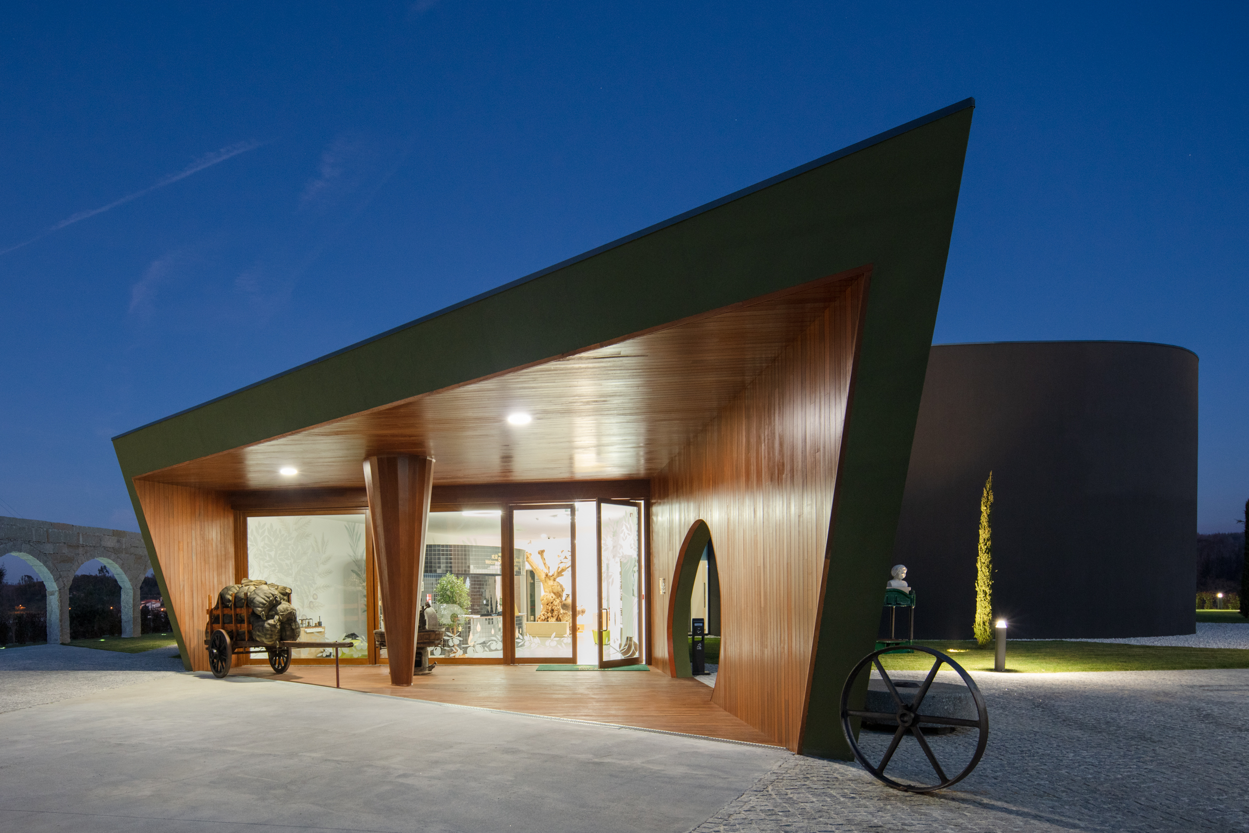 橄榄油博物馆 | 铁艺与自然的和谐融合-47