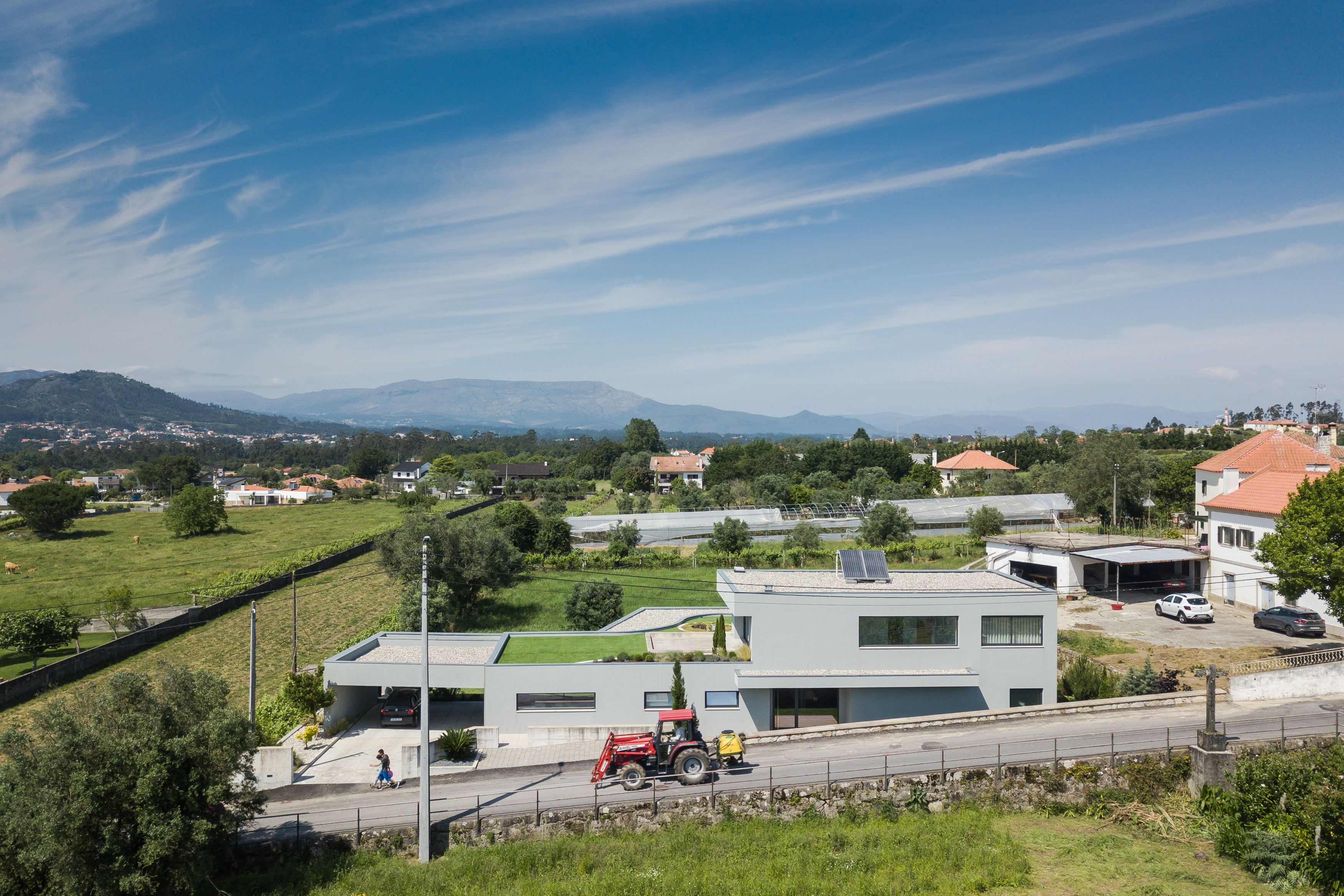 葡萄牙现代别墅 | 融入景观的私密空间-1