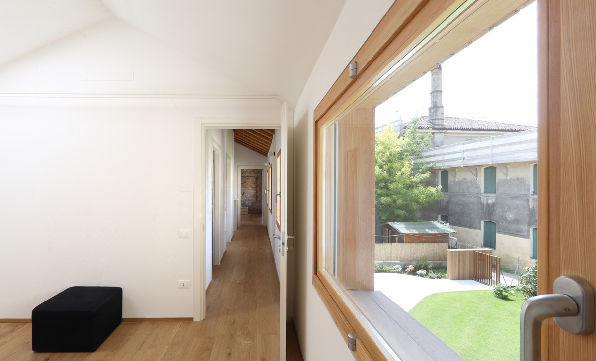 私人住宅的优雅木质设计-16