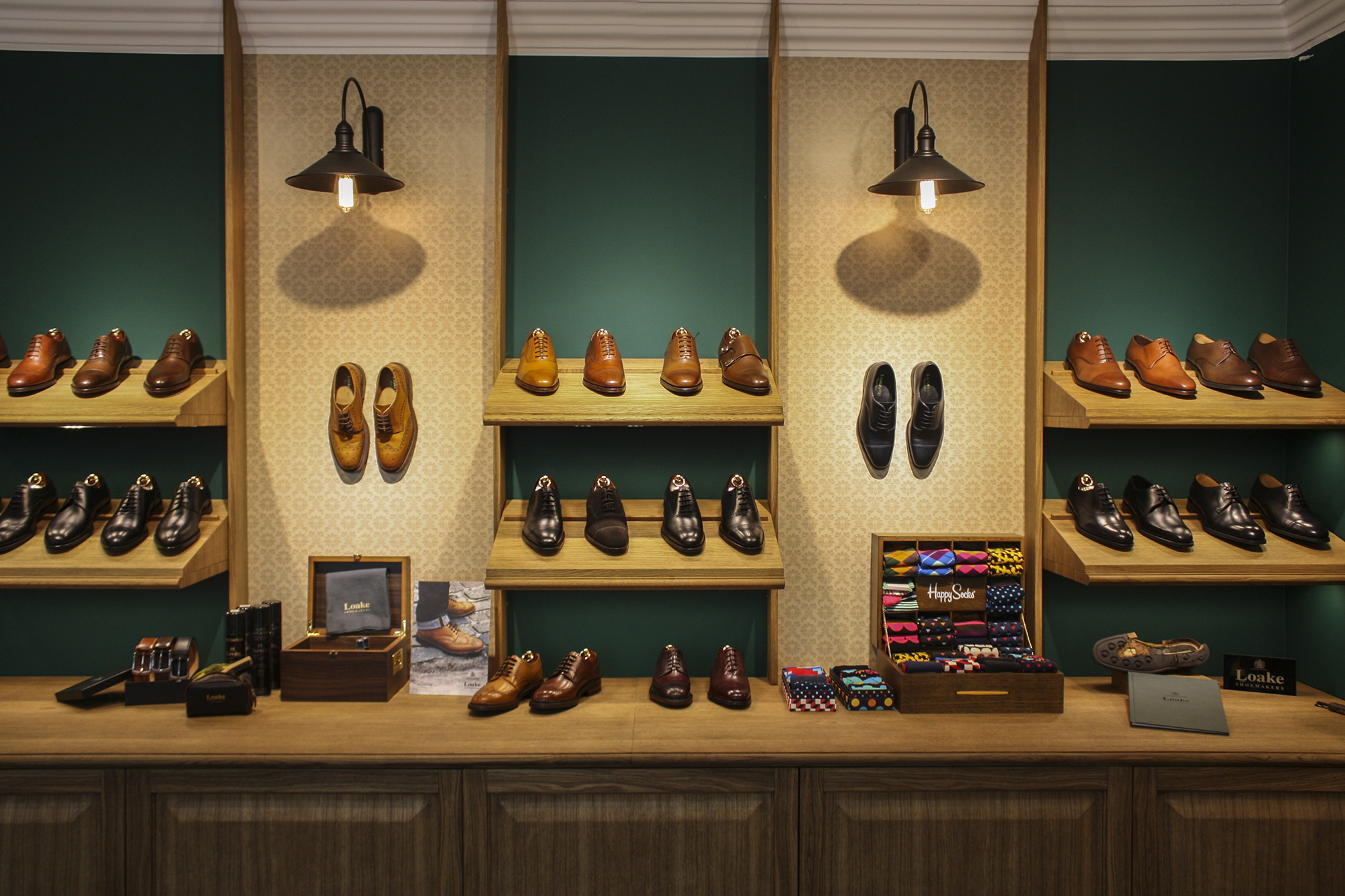 2015 年 Loake Shoemakers 定制店铺设计-13