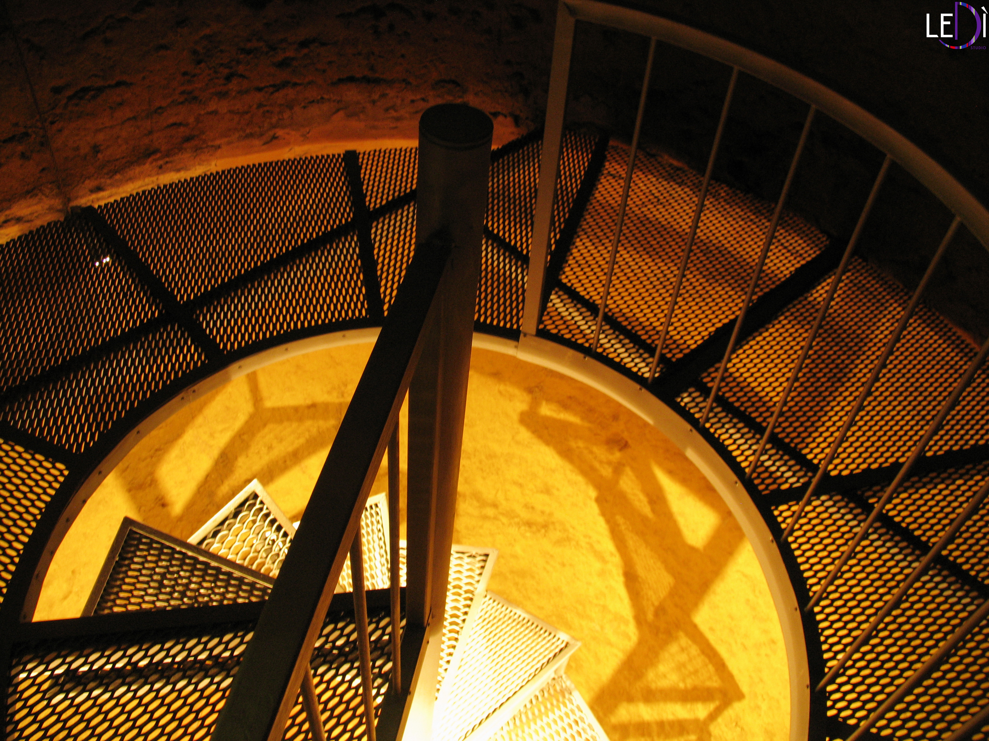 地下室秘境 · 玻璃盒中的彩色世界-17