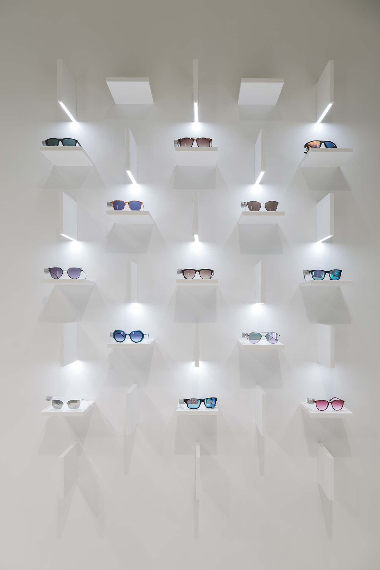 白色与自然的完美结合，眼科诊所与餐厅的现代演绎-4