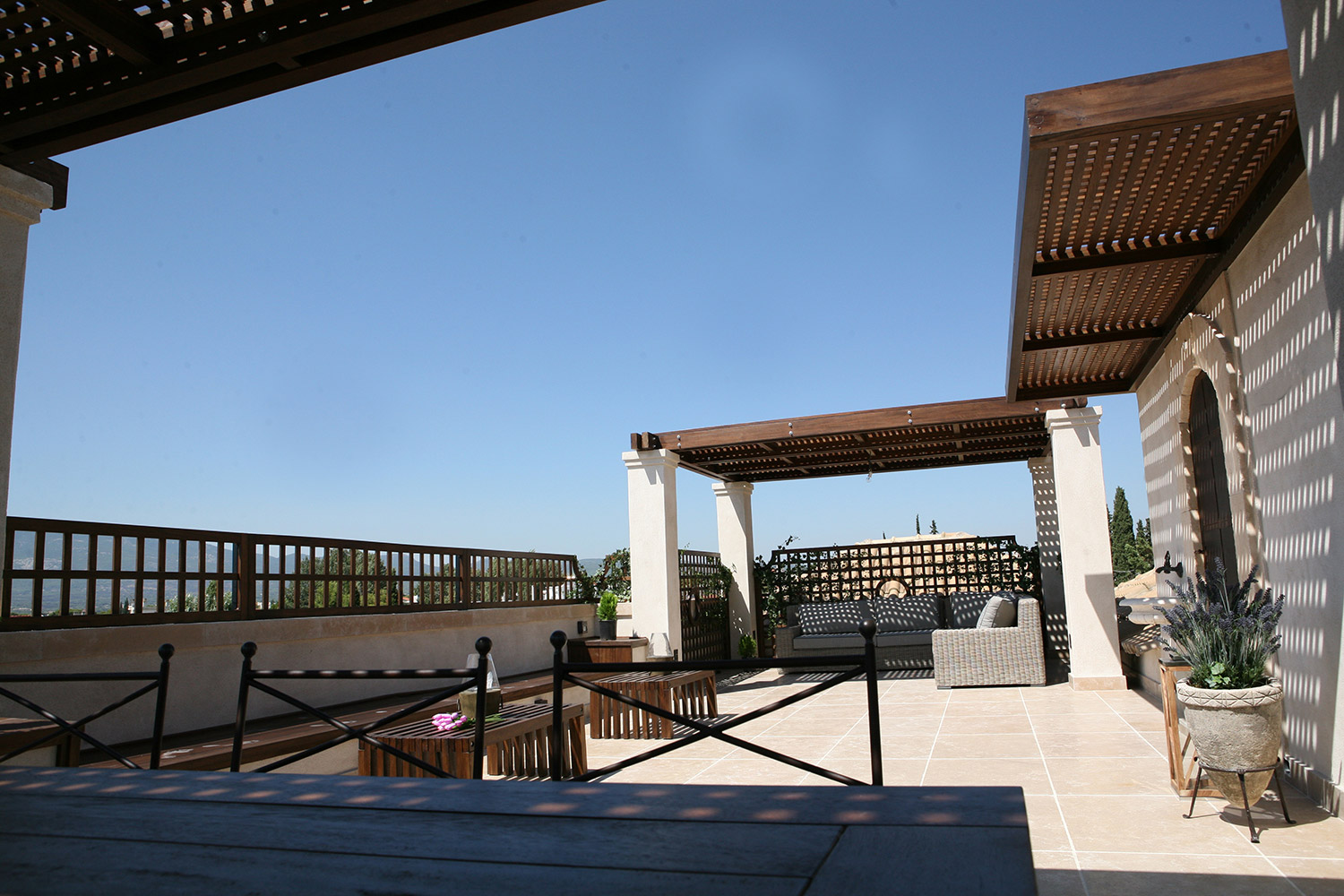 简约时尚的露台公寓设计-31