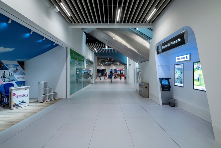 意大利都灵卡塞勒机场 Sandro Pertini 新到达区现代改造-17