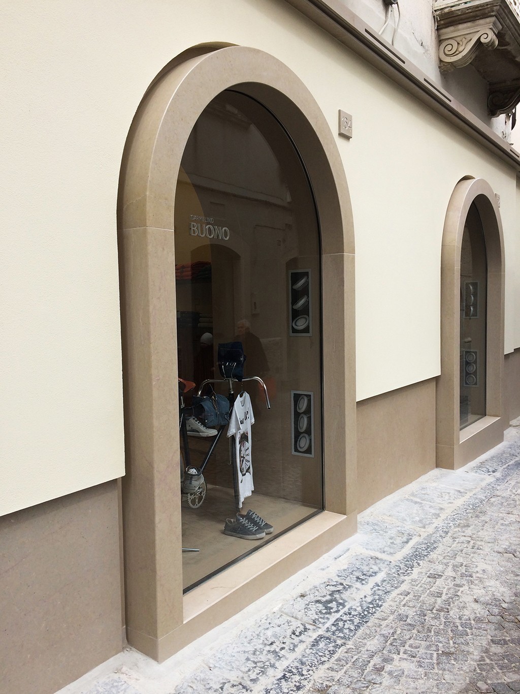 卡梅利诺·布奥诺服装-8