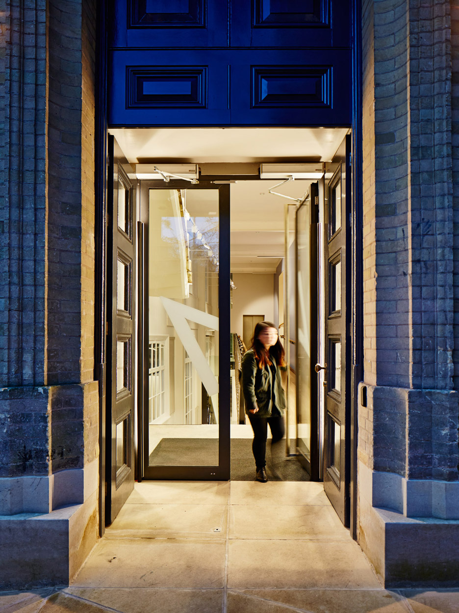 英国诺威治大学建筑艺术学院楼梯翻新-25