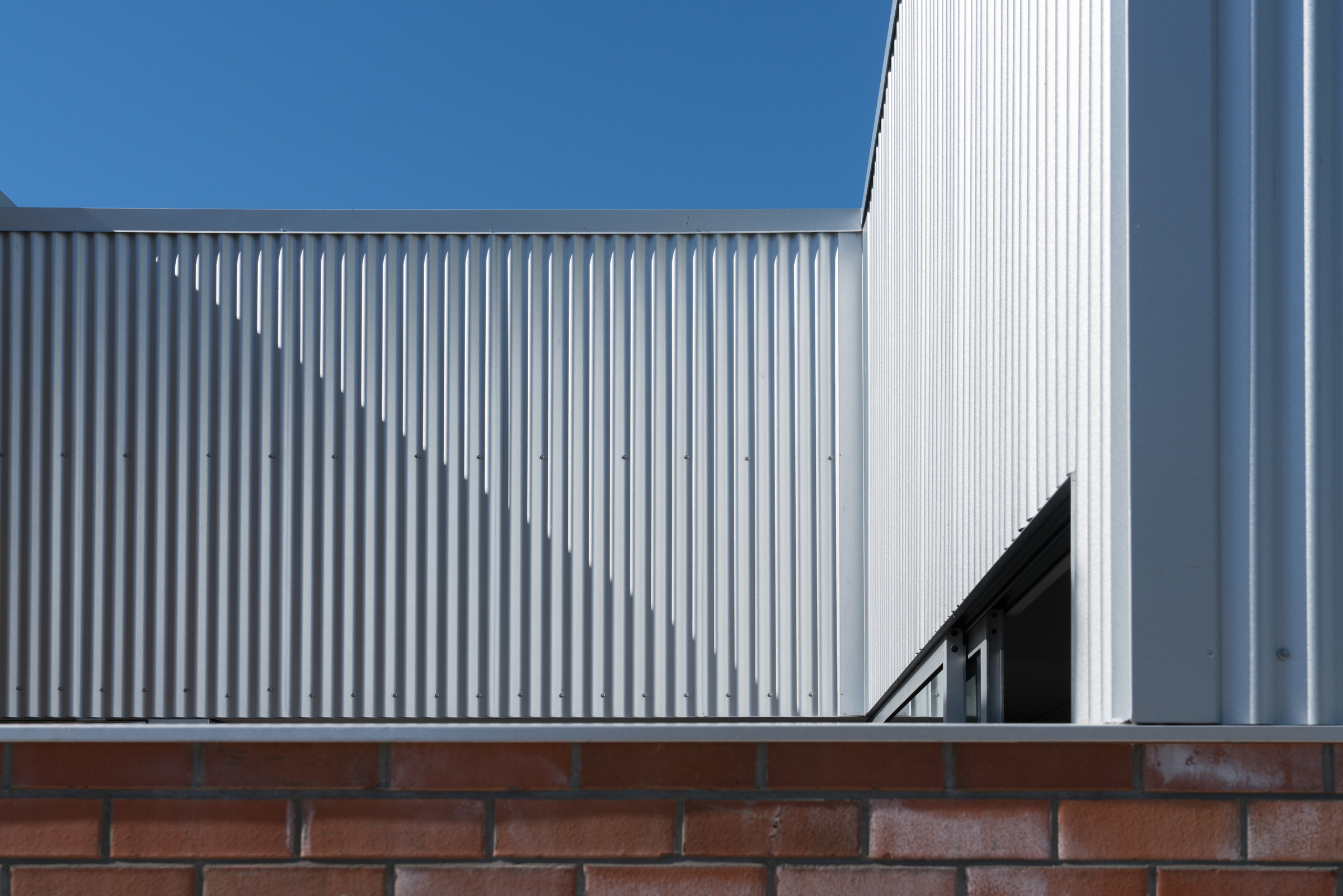 新西兰小城住宅 | 家庭住宅与艺术工作室的完美融合-11