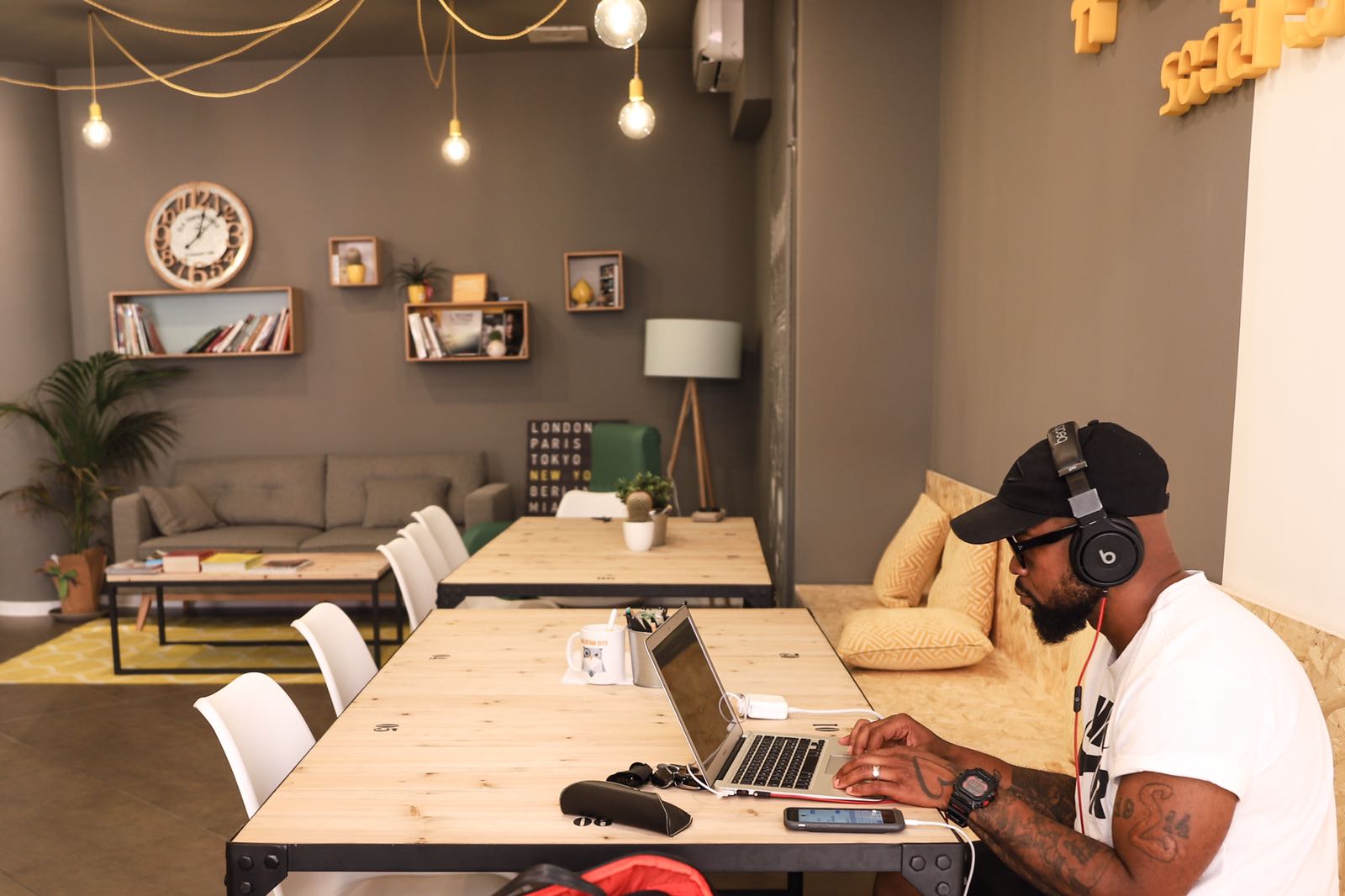 共享办公空间"Sipario"的室内设计魅力-13