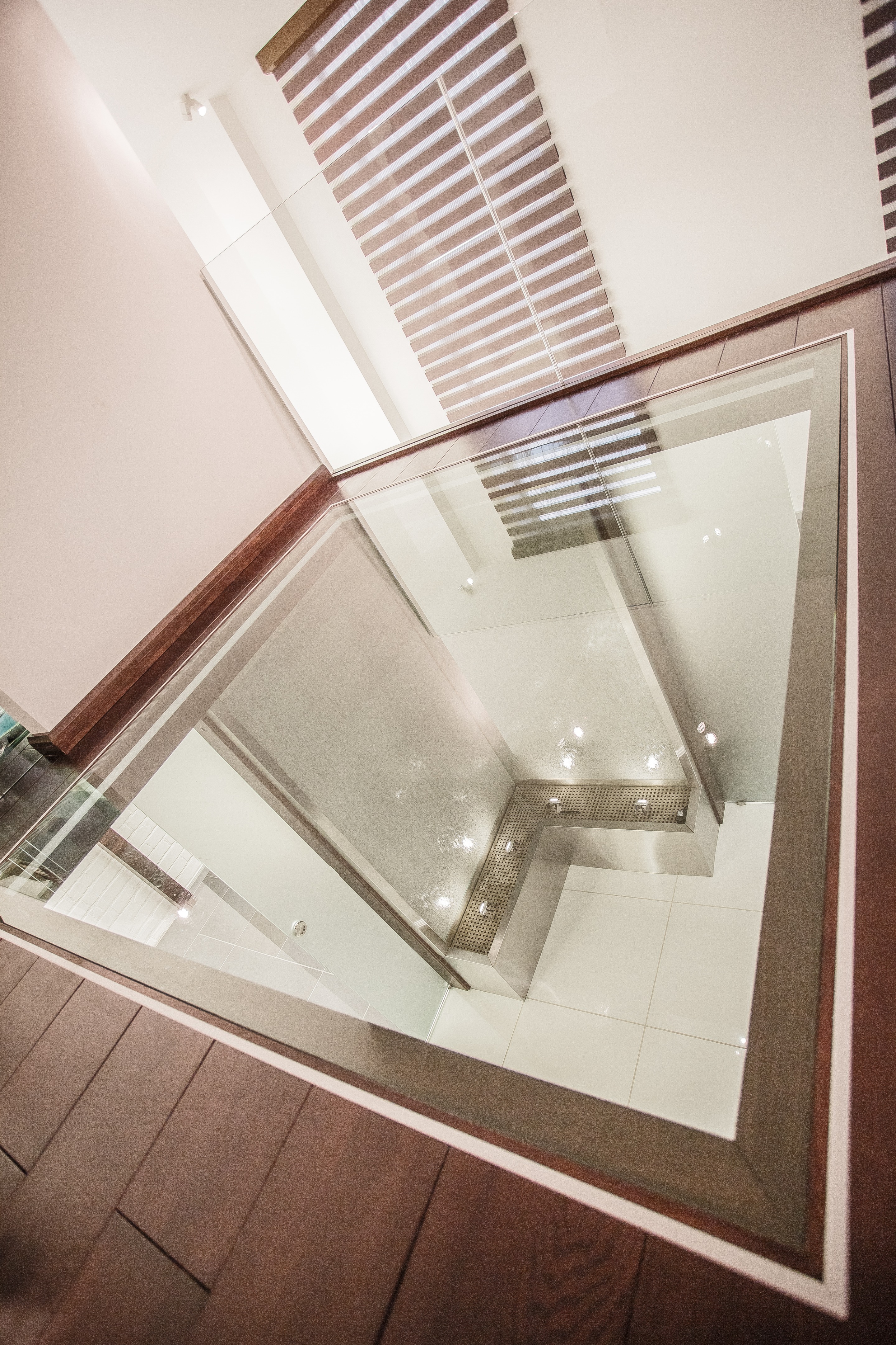 2016 年玻璃楼梯办公室设计-5