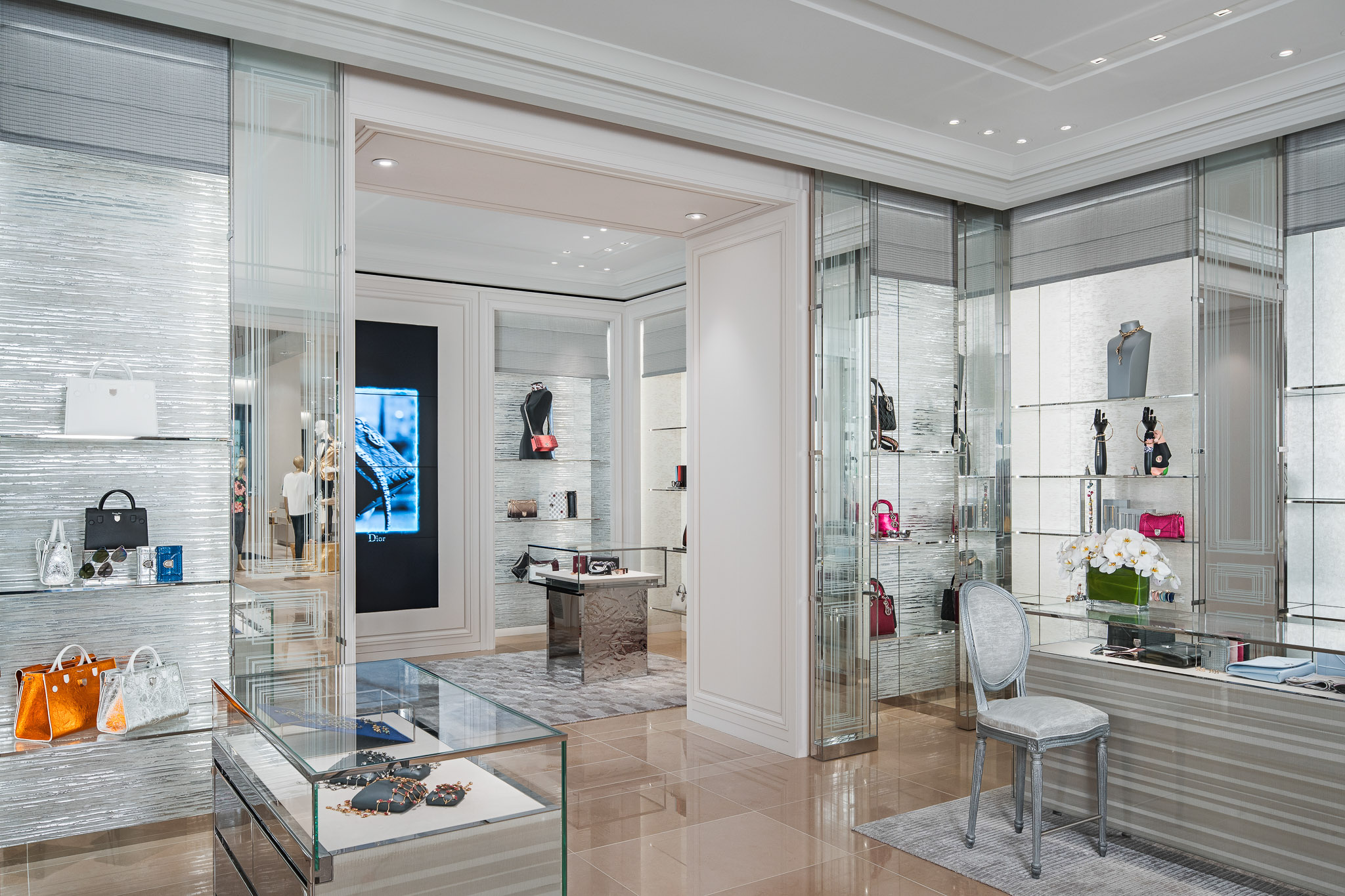 迪奥 Saks Toronto Queen Street 旗舰店-4