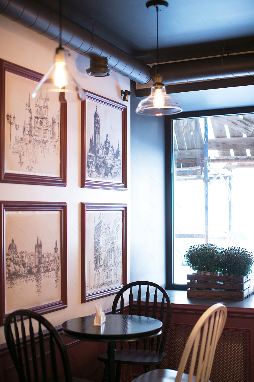 历史砖石与深色调的完美结合,打造温馨咖啡馆空间-8