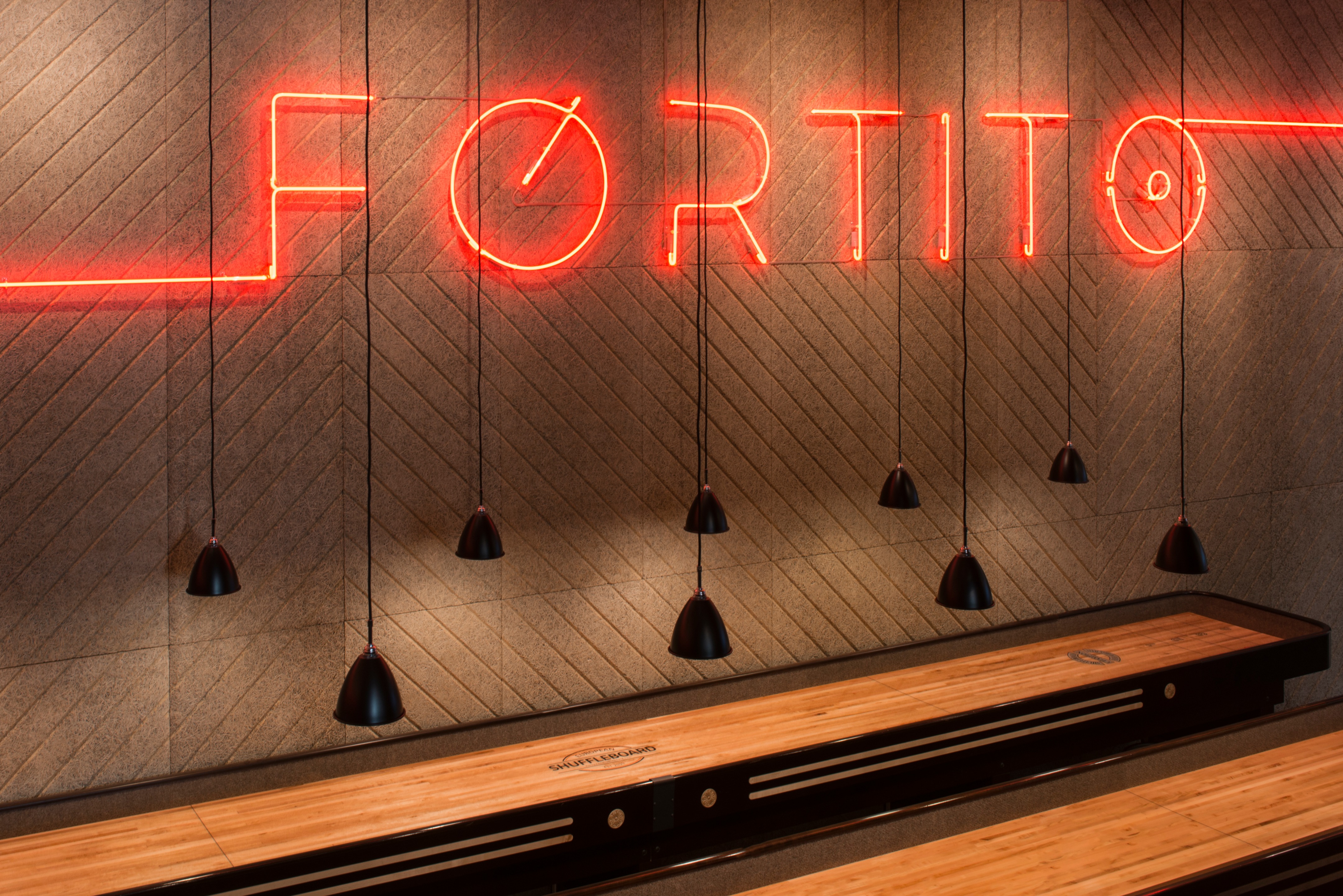 坚强的勇敢的强有力的-1