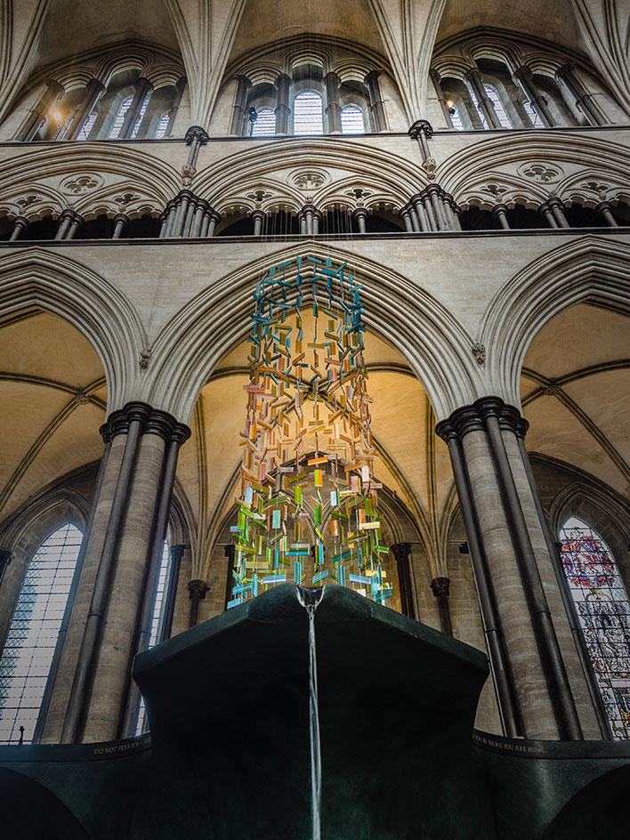 九位玻璃艺术家在大教堂中创作“反思”之作-10