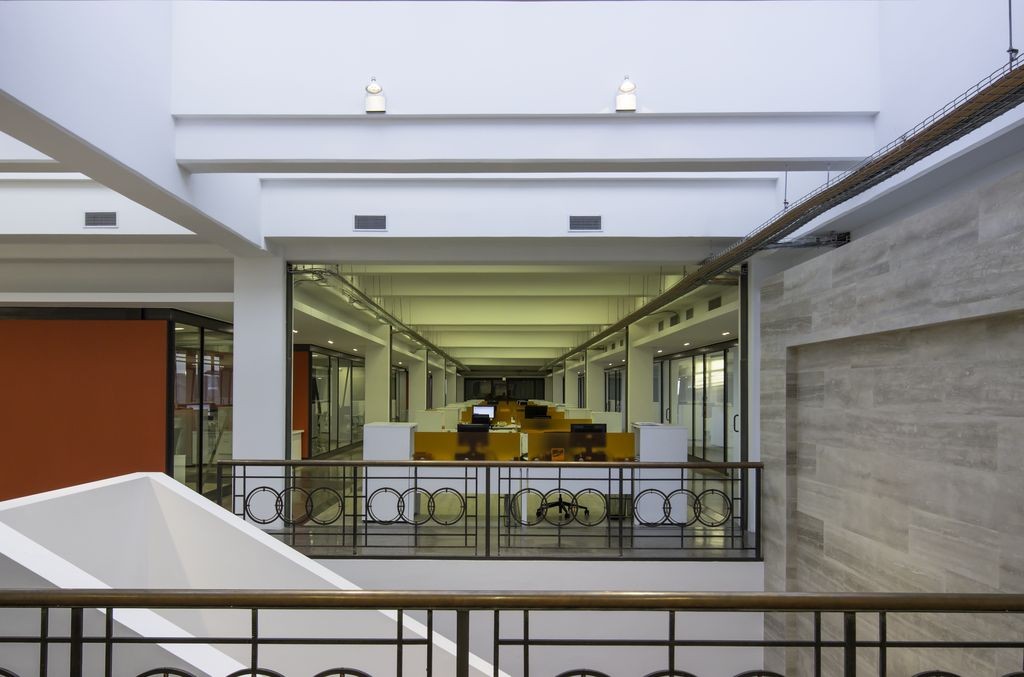 释放建筑潜能,打造高效现代办公空间-27