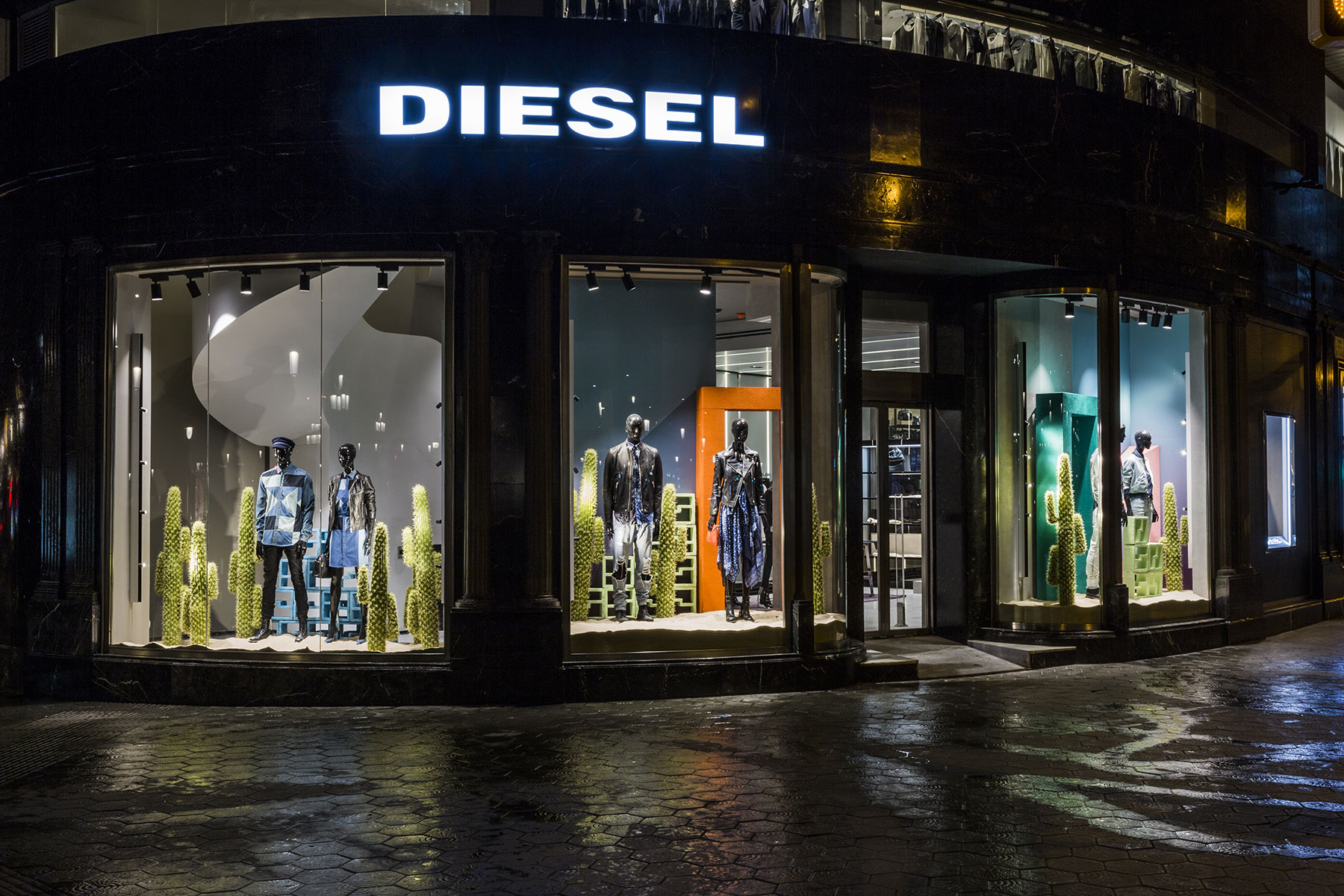 巴塞罗那 DIESEL 商店螺旋楼梯设计-11