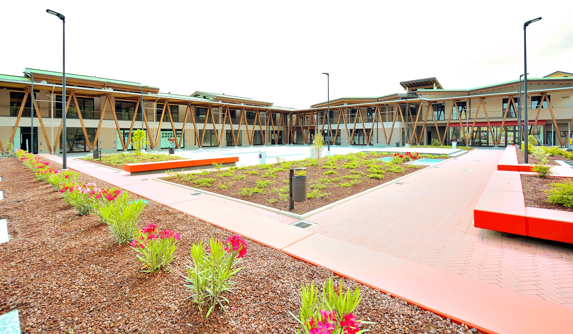 意大利北部城市广场重建,公共空间焕发新生-1