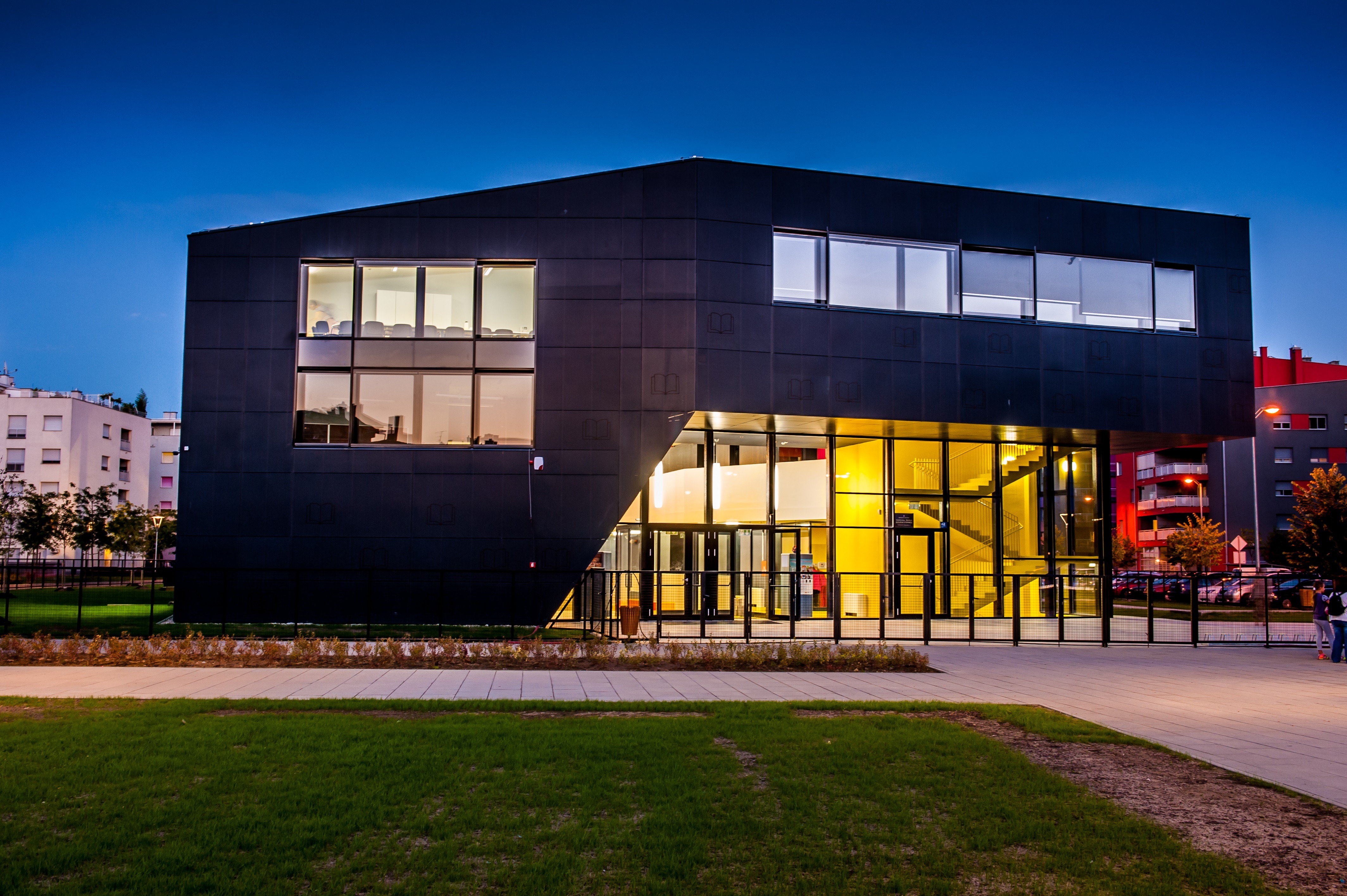 健康明亮,激发创意的幼儿园与小学照明设计-12