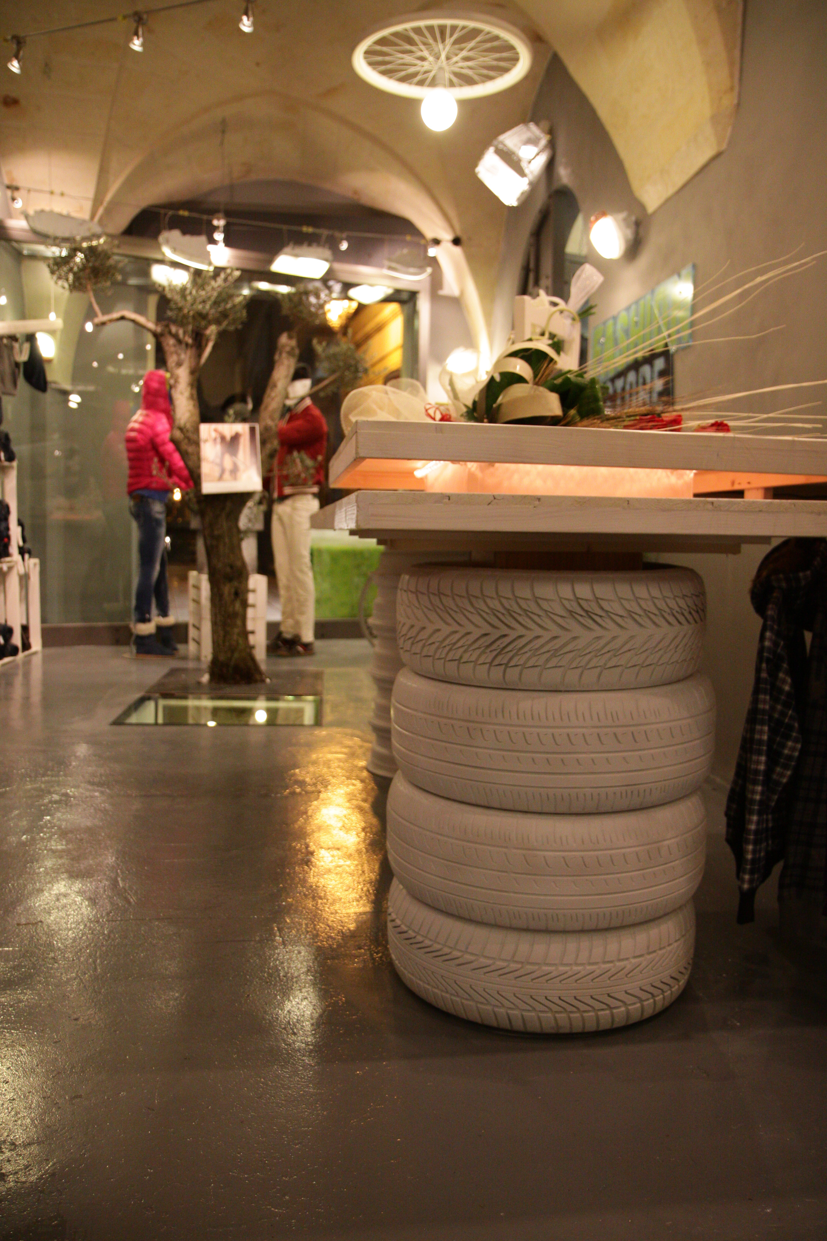 废旧车间变时尚商店的创意重生-40