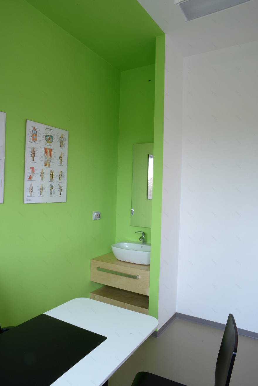 和谐均衡 | 多功能运动医疗中心设计-21