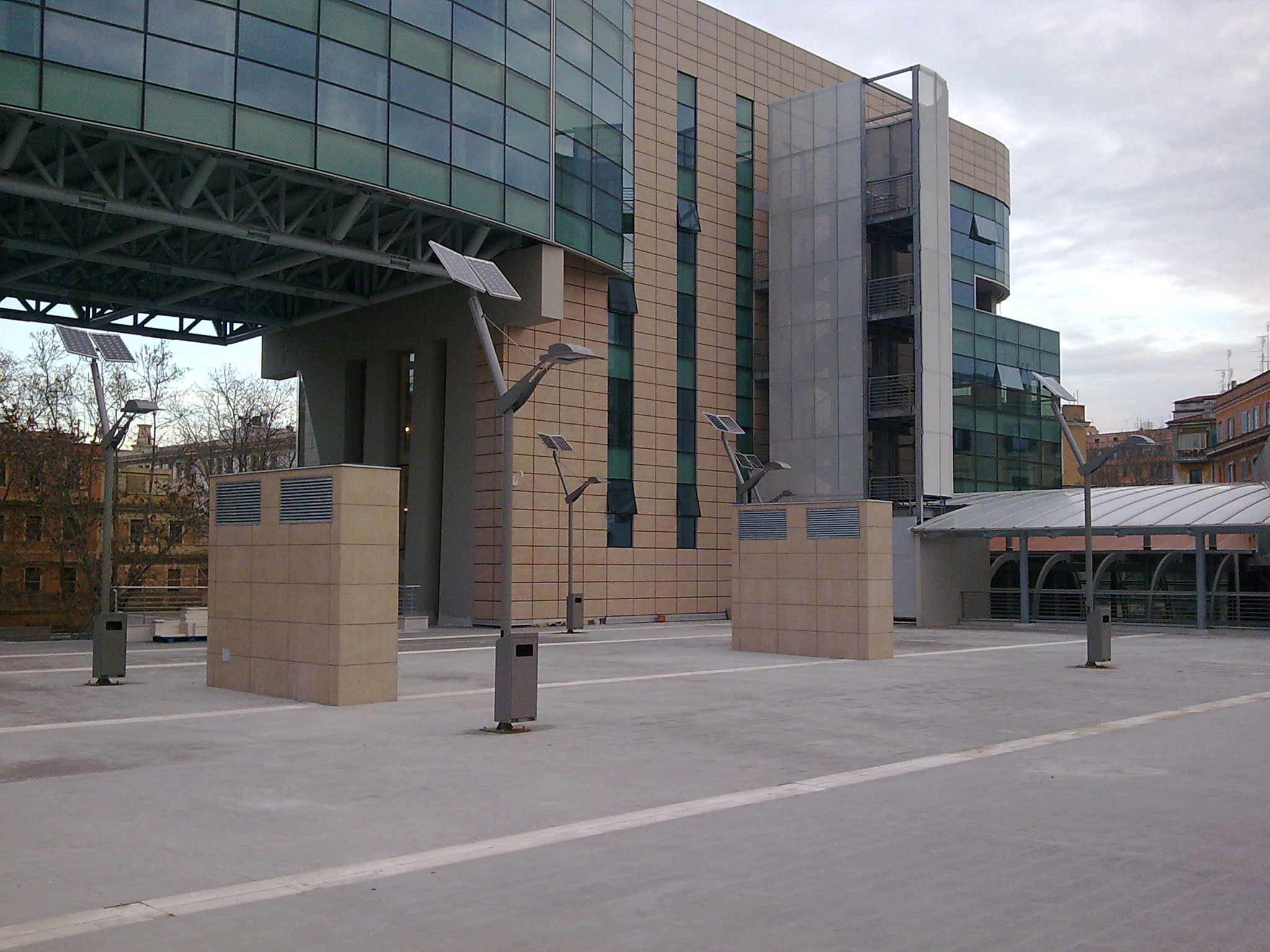 罗马 Italy 太阳能路灯柱——城市家具新趋势-1