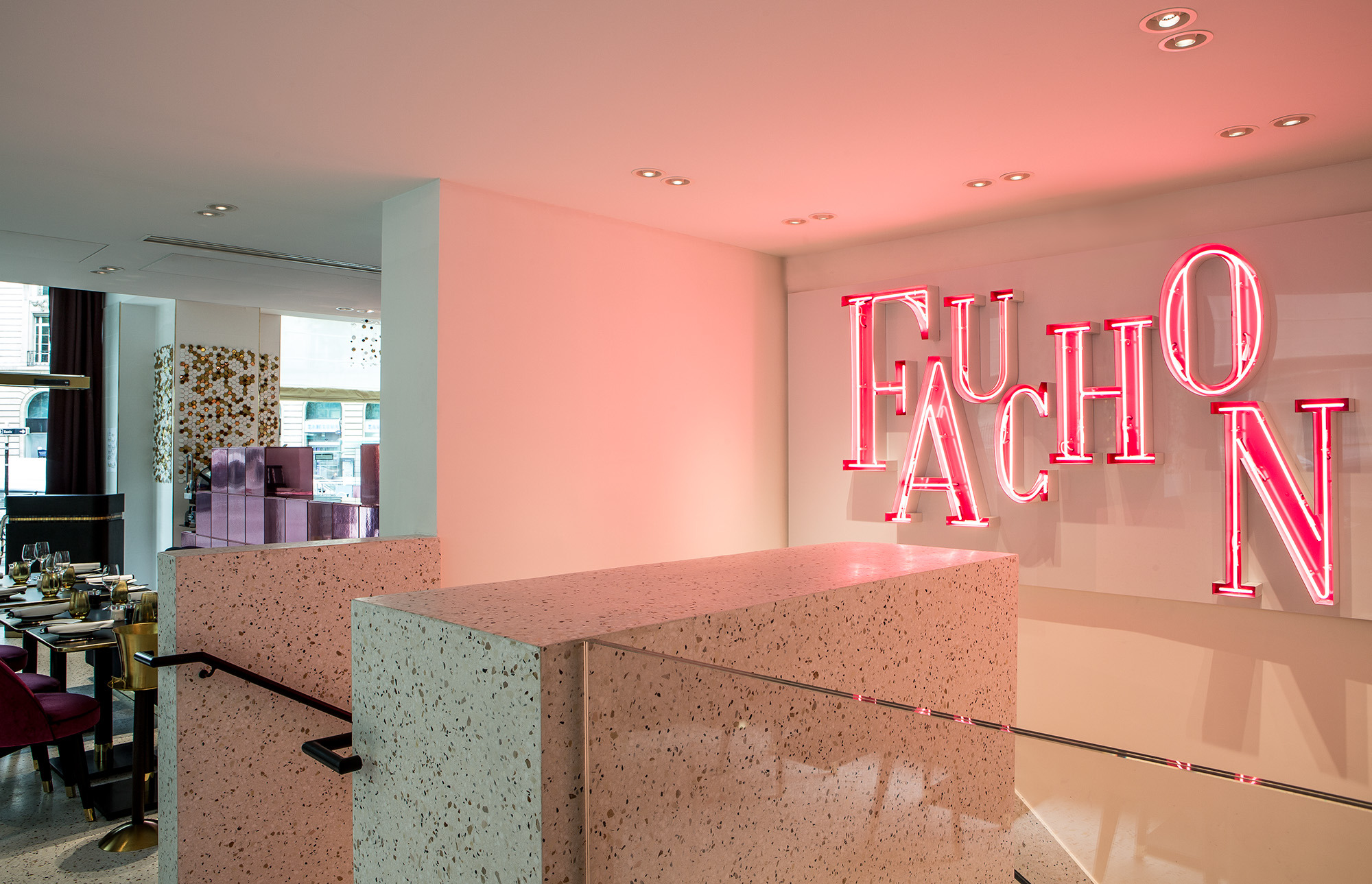 巴黎馥颂酒店 | 粉色与黑色演绎的法式浪漫-24