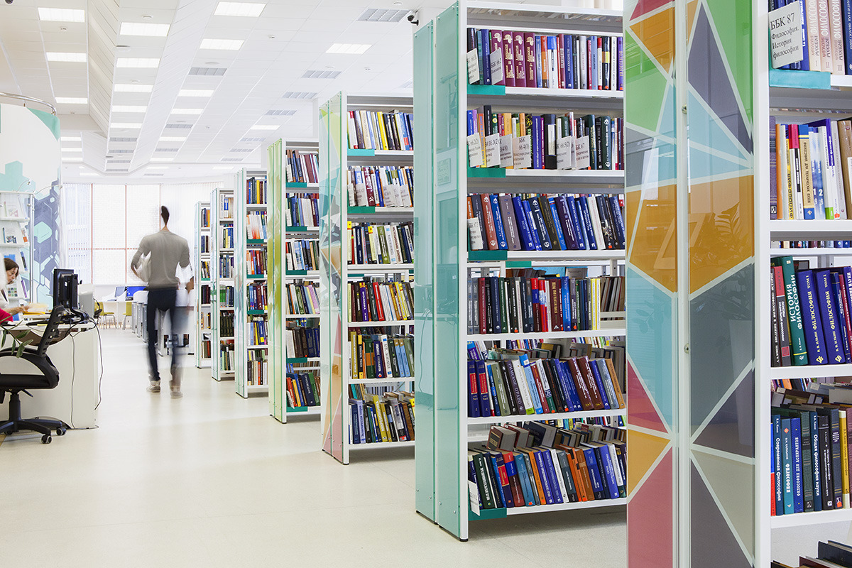 彩色科技油气场 · 州立石油天然气大学图书馆-16