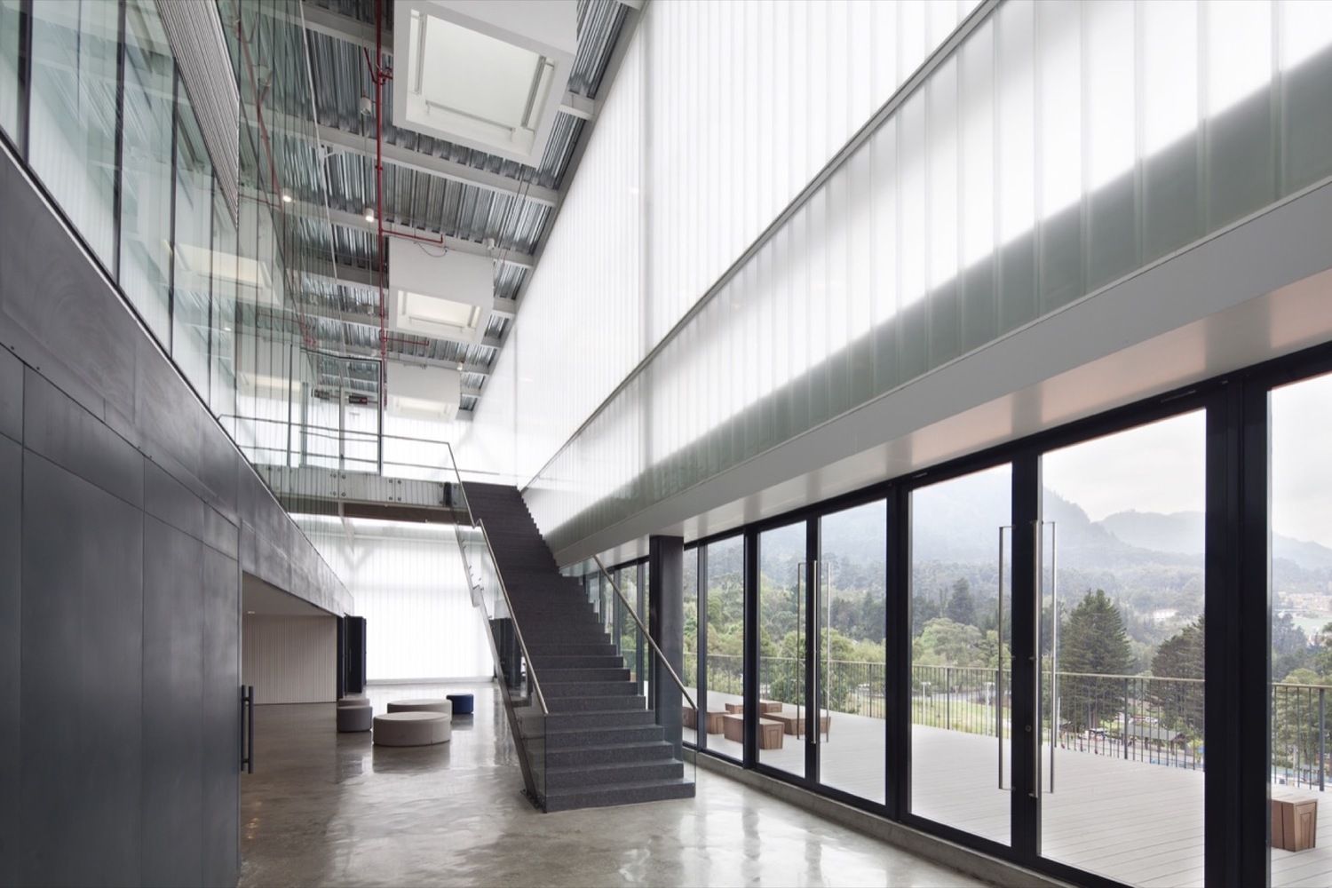 波哥大杰弗里亚大学艺术学院新建筑,城市与自然交融-55