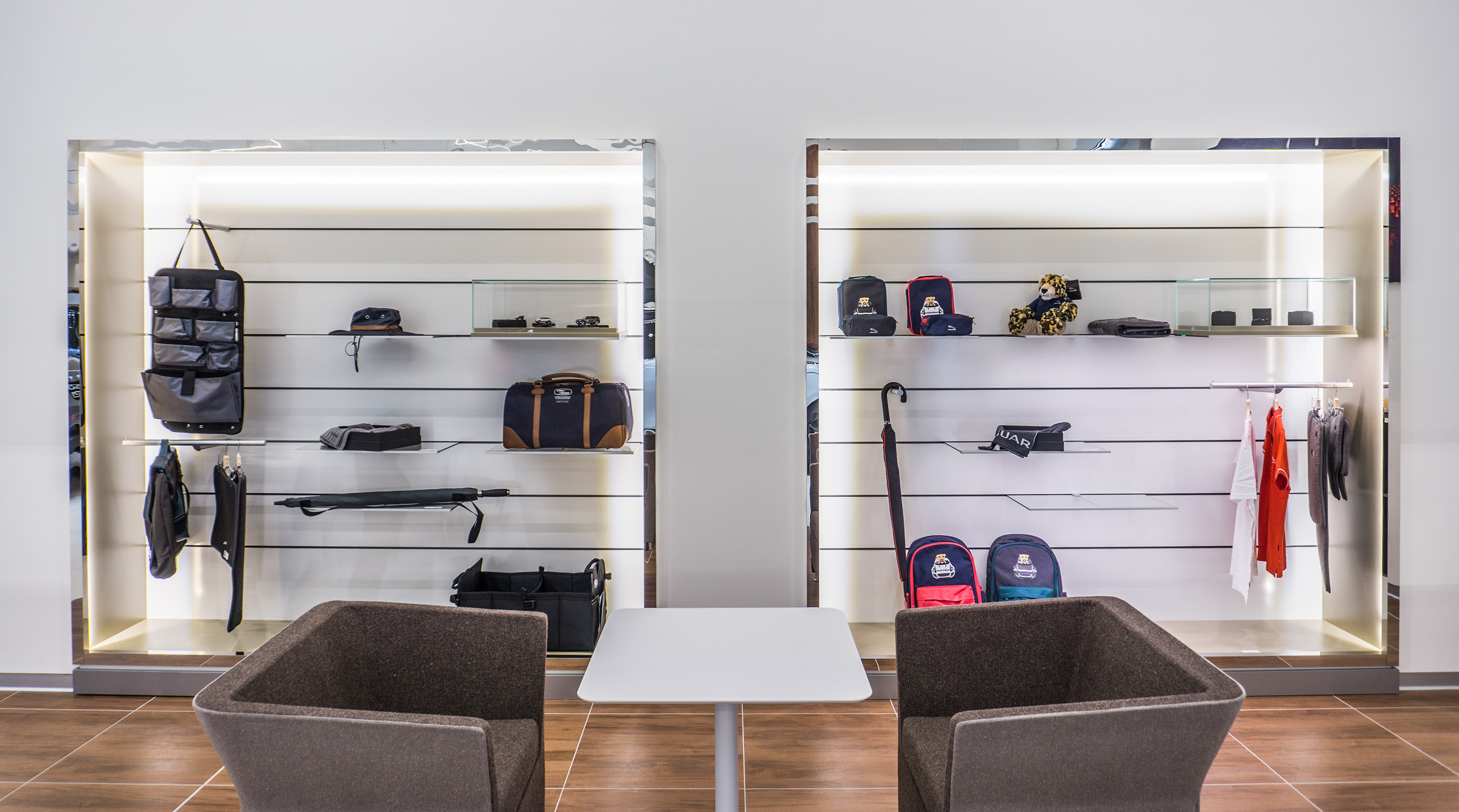 INCHCAPE - Jaguar/Landrover Showroom interior-3