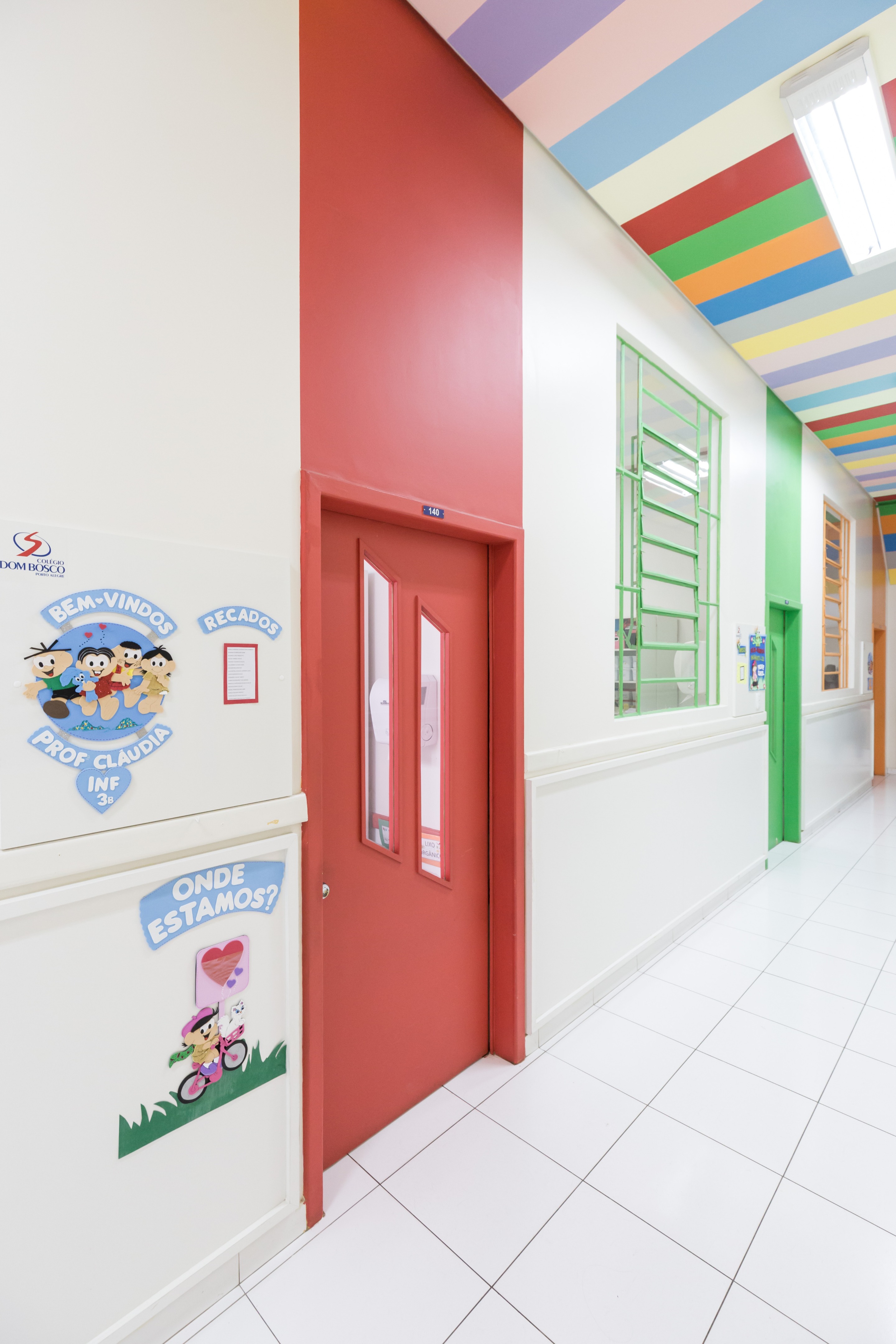 巴西幼儿园色彩斑斓的空间设计-11