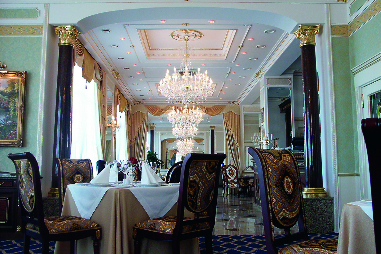 复古奢华酒店设计，营造百年皇家氛围-2