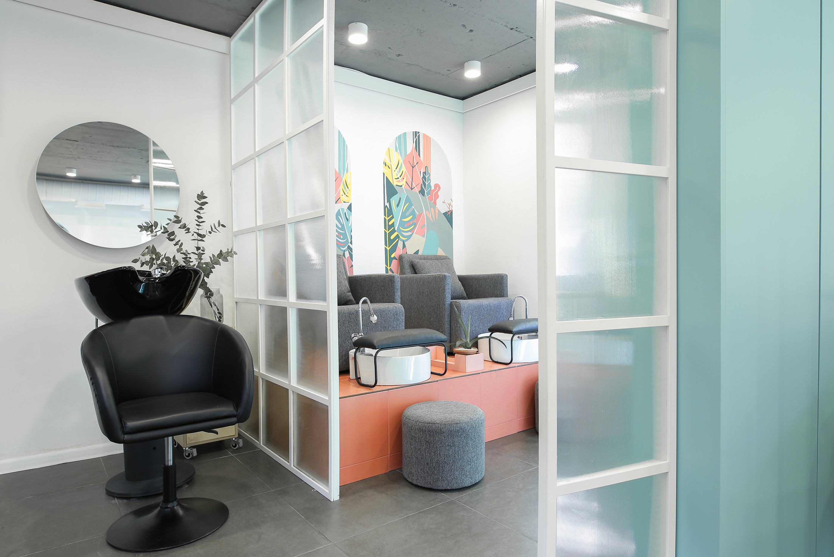 CMYK 色彩美学，打造梦幻美容院-6