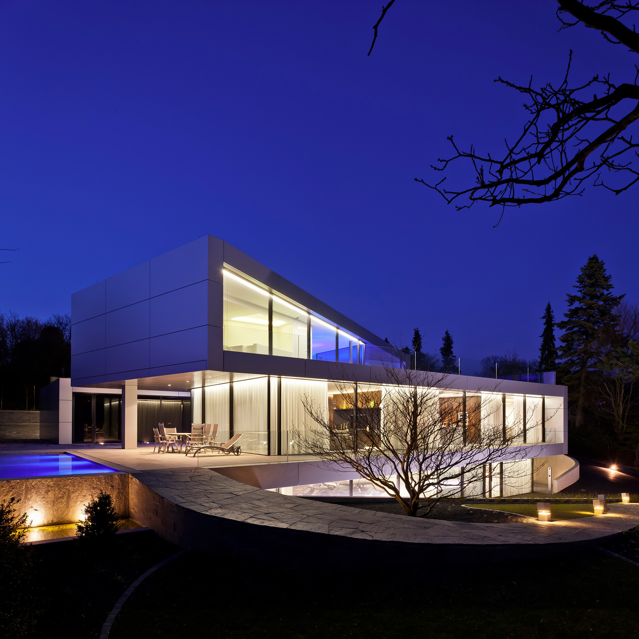 德国葡萄园中的金属 ribbon 别墅-7