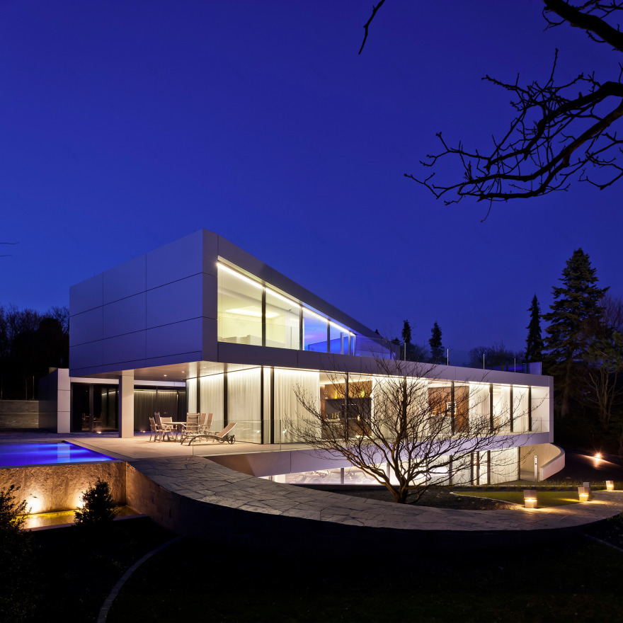 德国葡萄园中的金属 ribbon 别墅-7