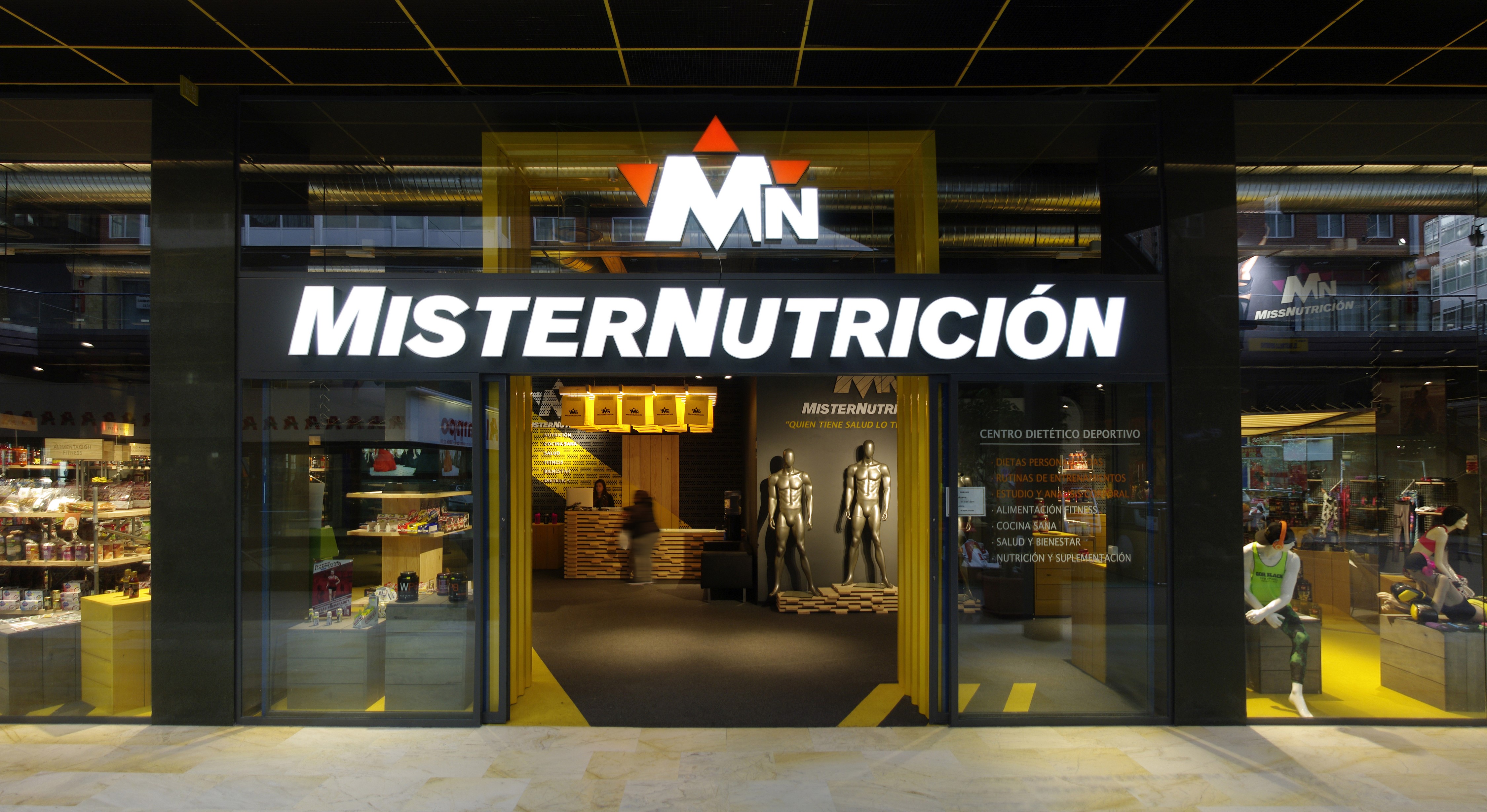 工业风 MISTERNUTRICIÓN 旗舰店,简约设计诠释 Santiago de Compostela-5
