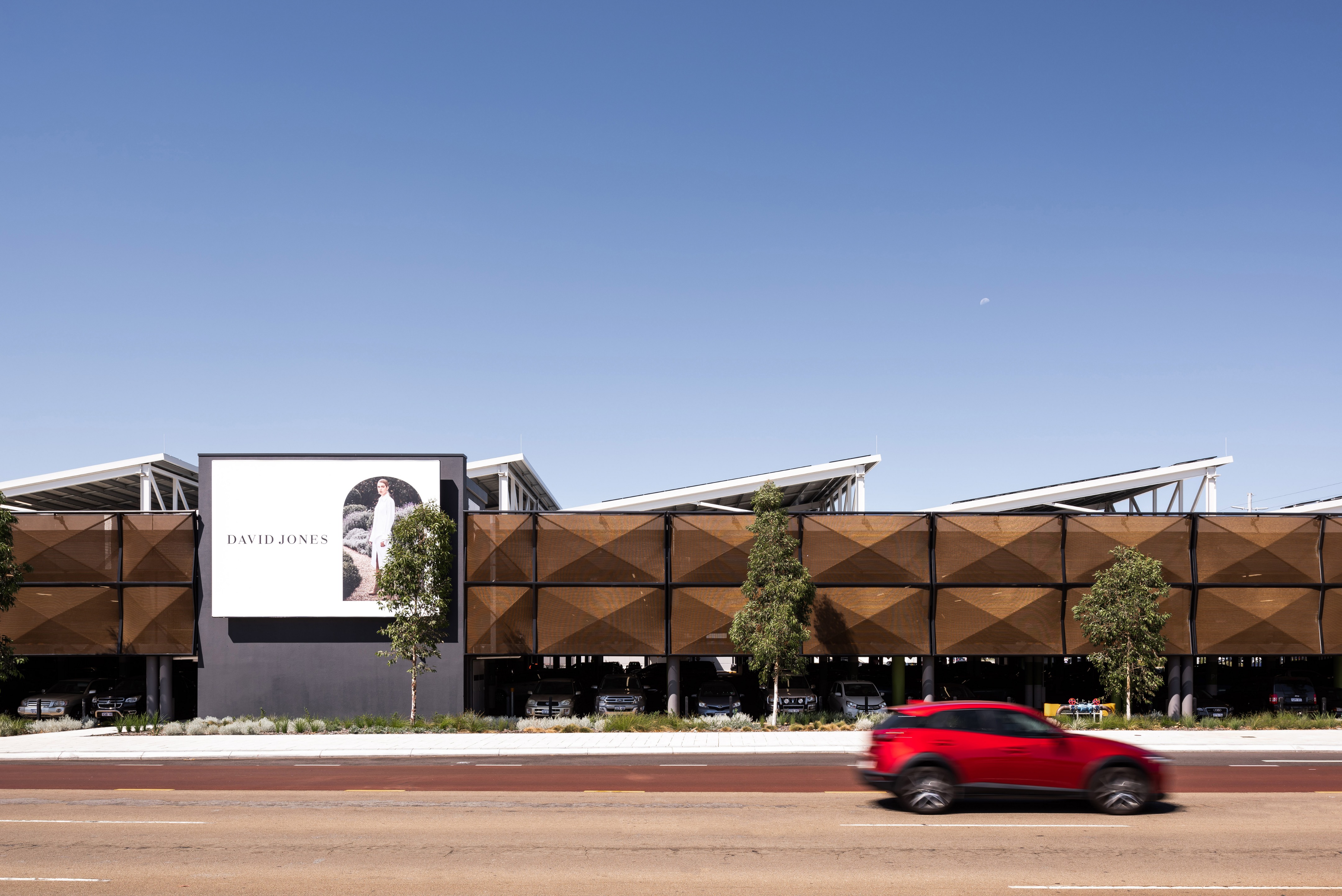 澳大利亚最大购物中心停车场太阳能遮阳金字塔设计-7