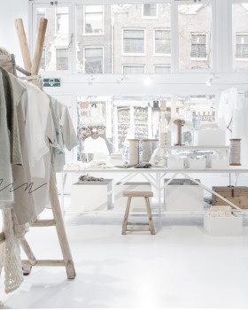 2014 年完成的 Sukha Amsterdam 商店室内设计案例