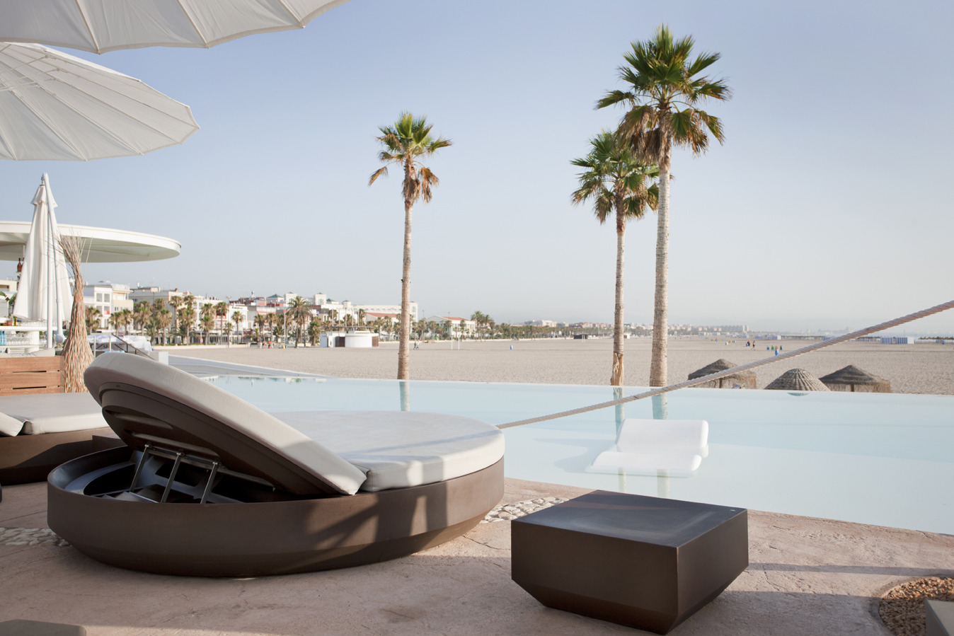 地中海风情的海滩俱乐部-3