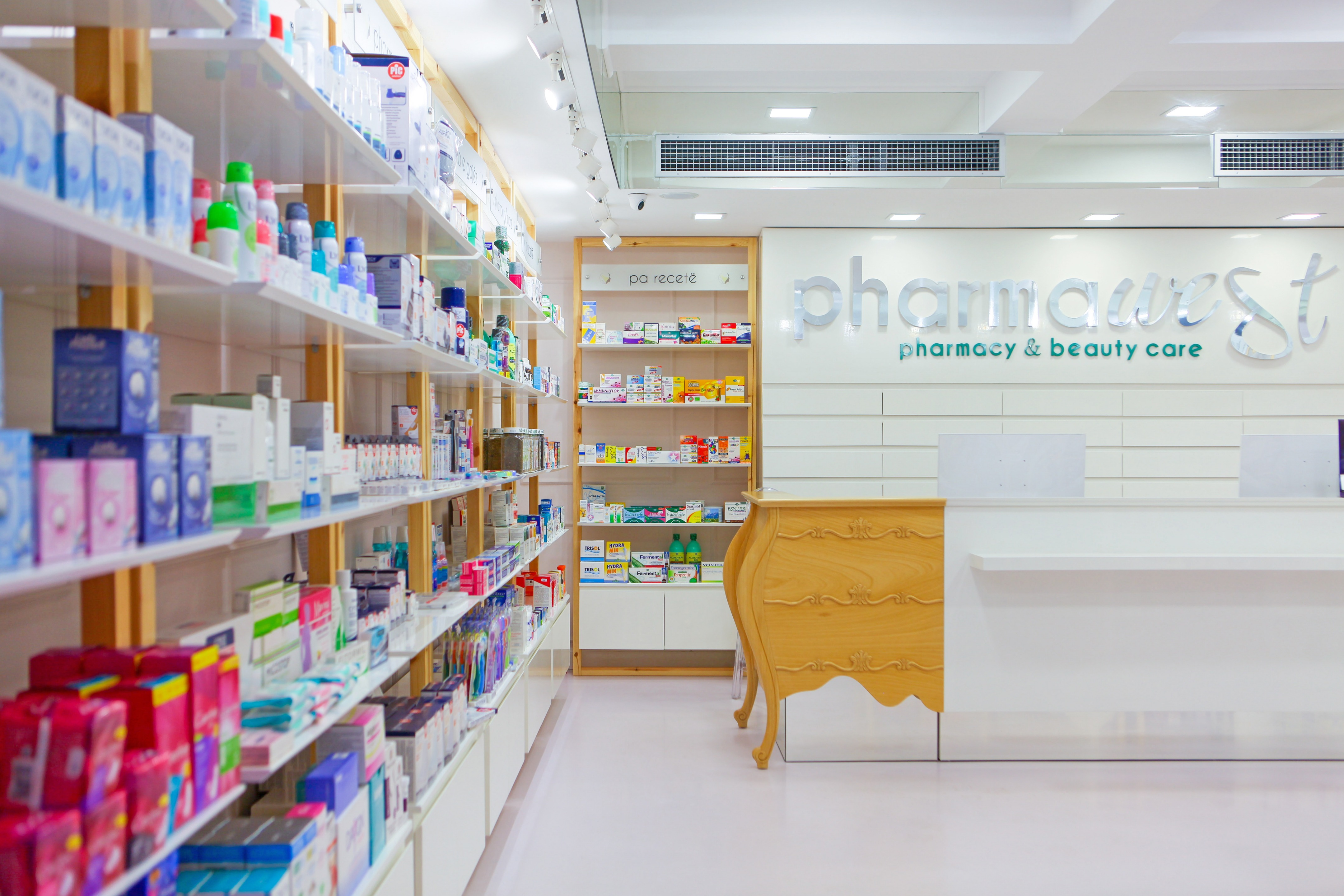 药妆店 Pharmawest 的完美变身-0